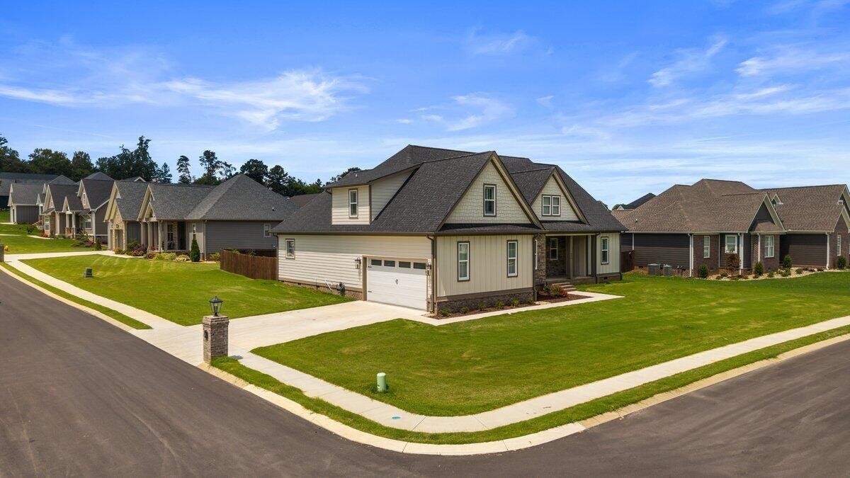 232 Winding Glen Drive, NW