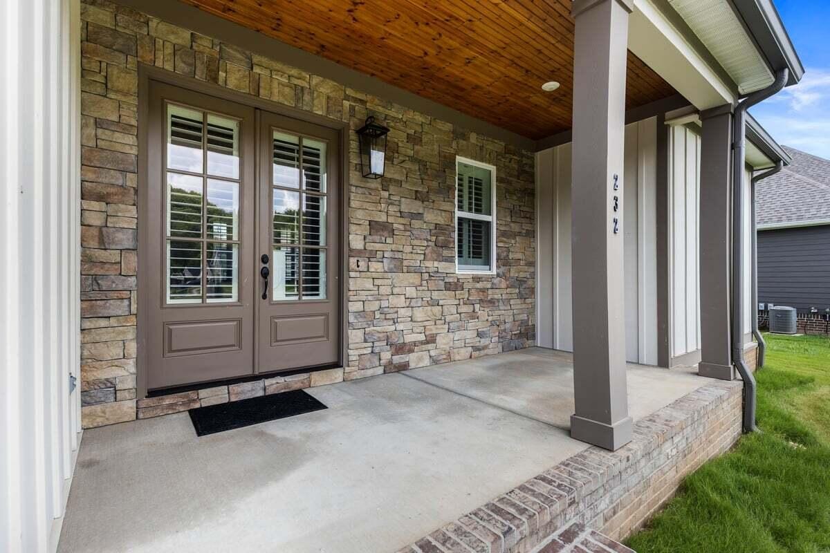 232 Winding Glen Drive, NW