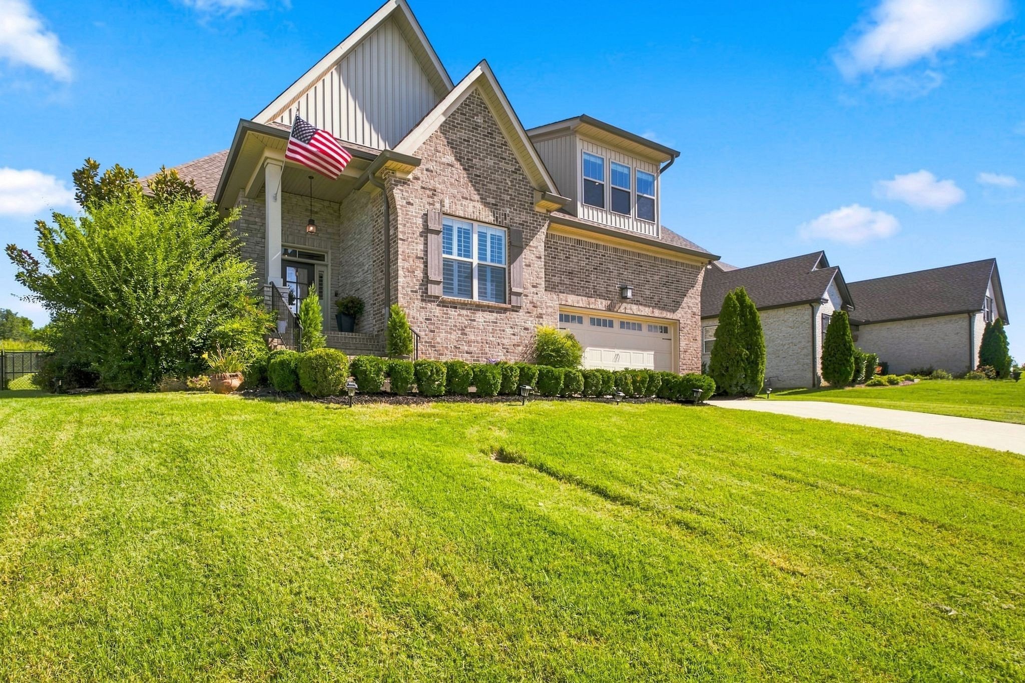 323 Hathaway Ln