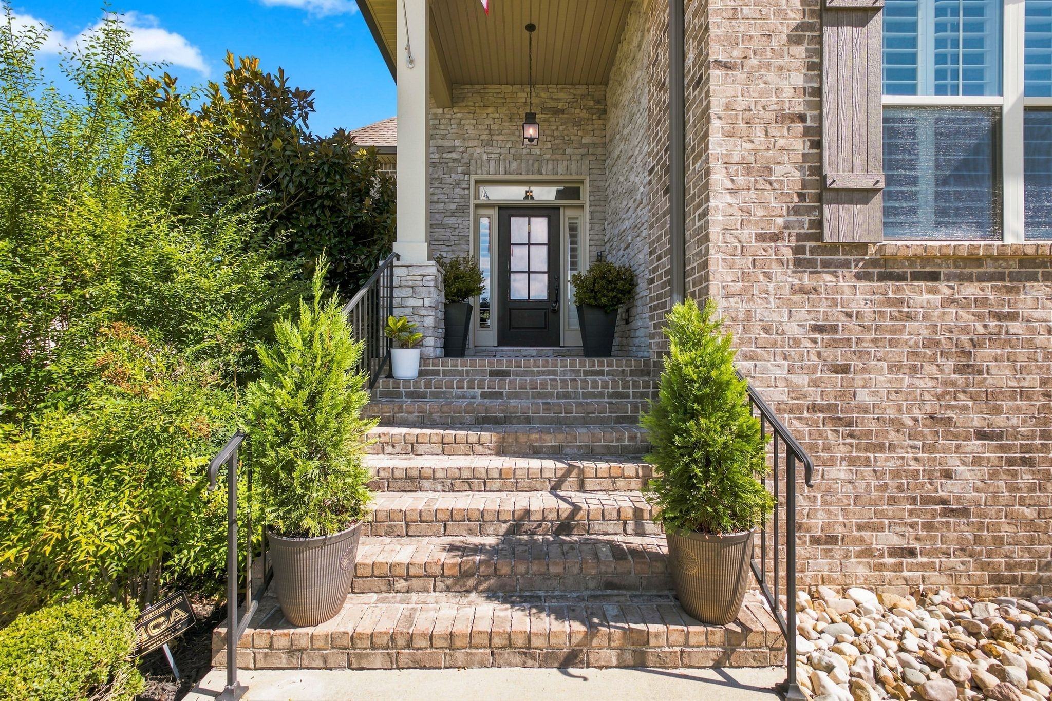 323 Hathaway Ln