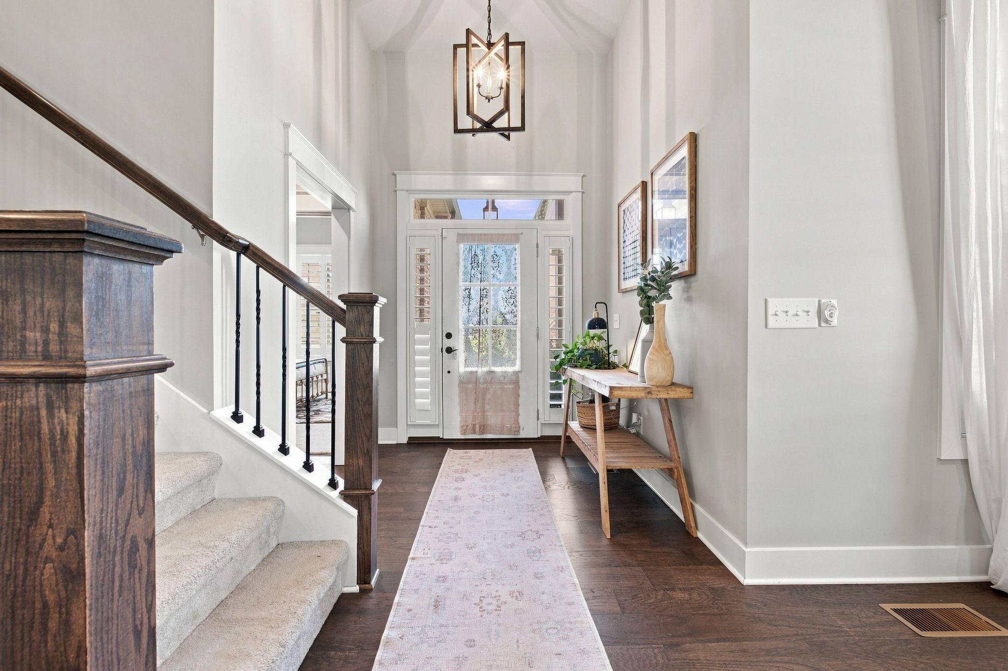 323 Hathaway Ln