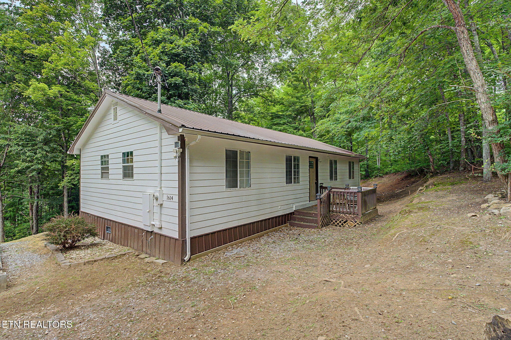 1614 Dogwood St