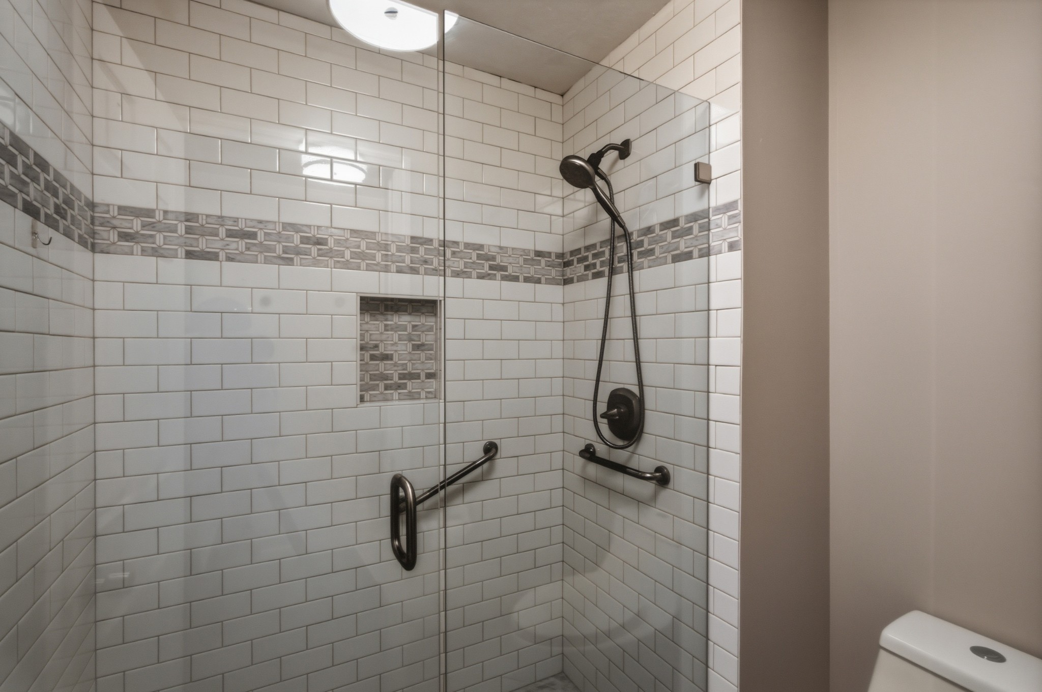 555 N DuPont Ave