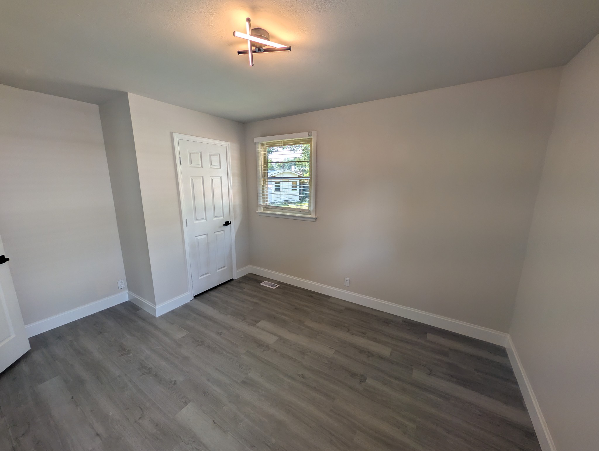 5032 Bonnameade Dr