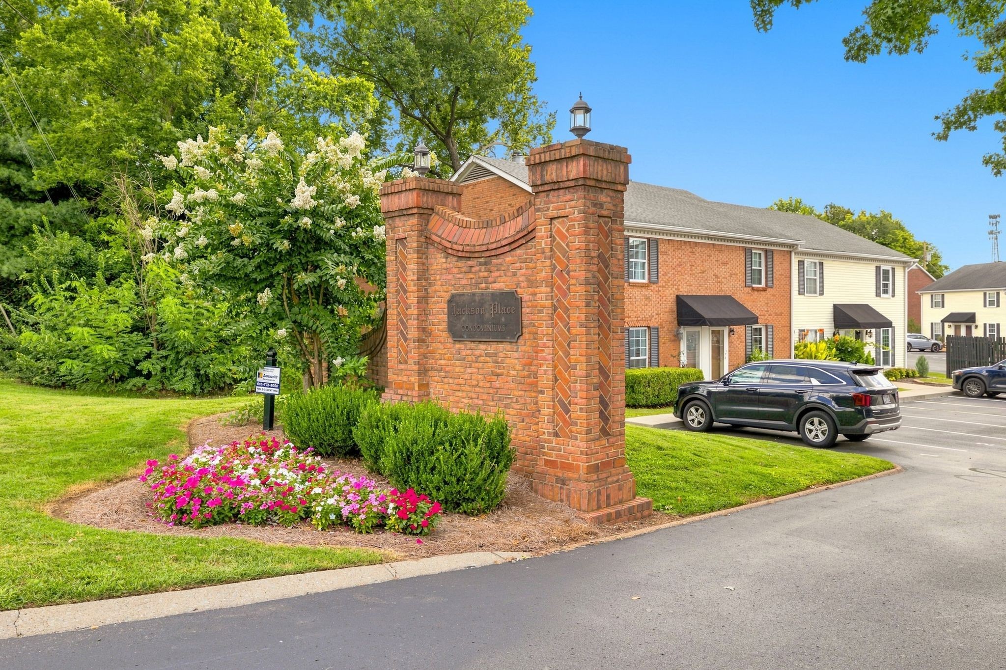 200 N Royal Oaks Blvd