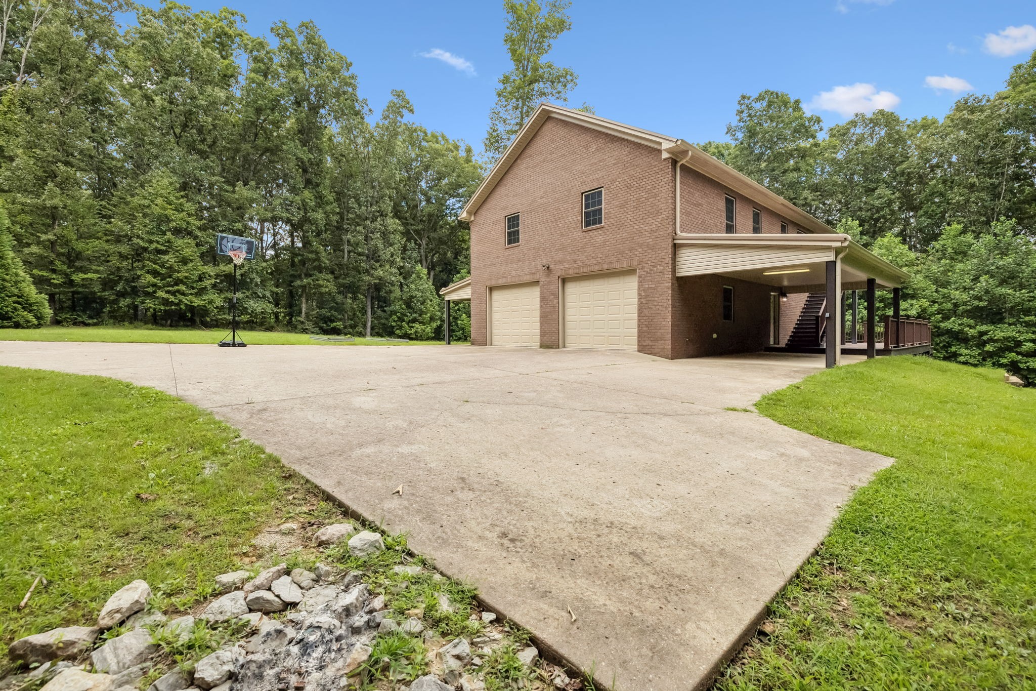 627 Oak Shadow Dr