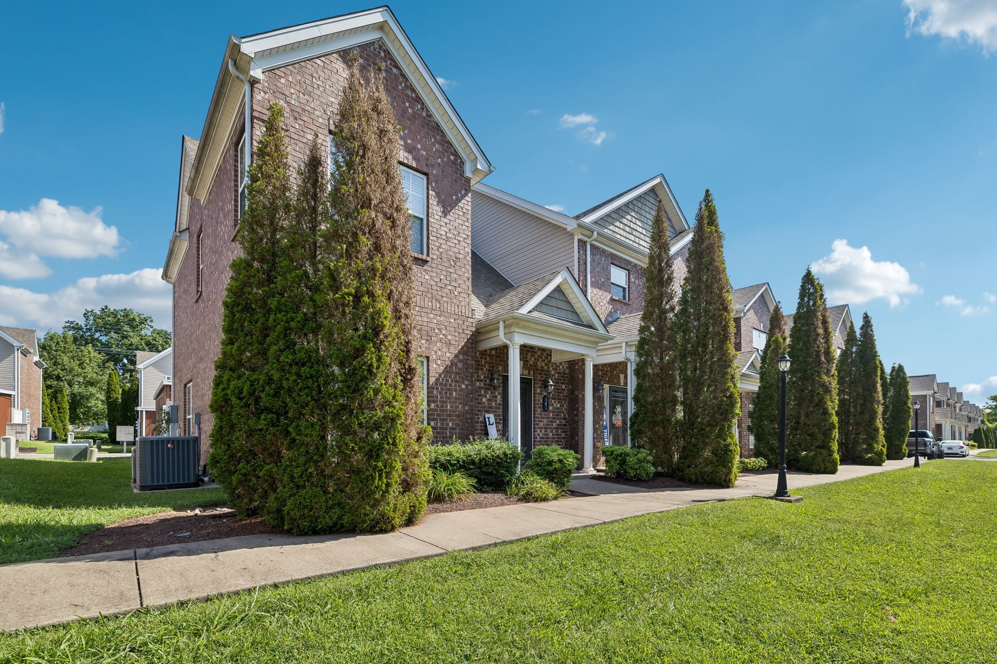 341 Rowlette Cir