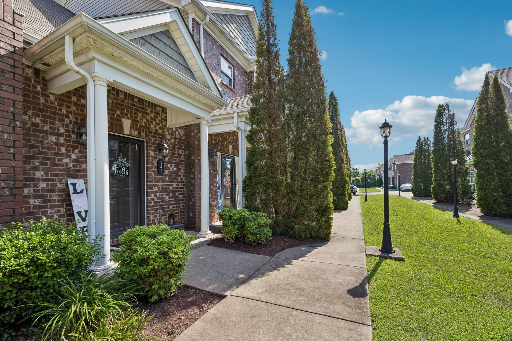 341 Rowlette Cir