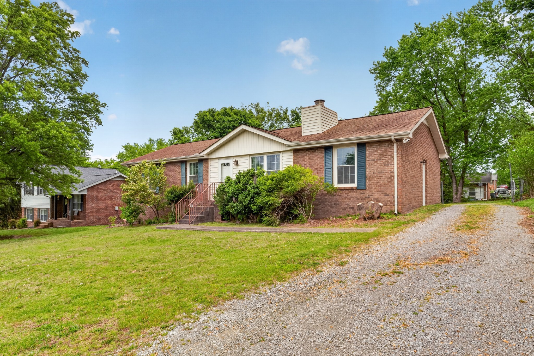 120 Hillwood Dr