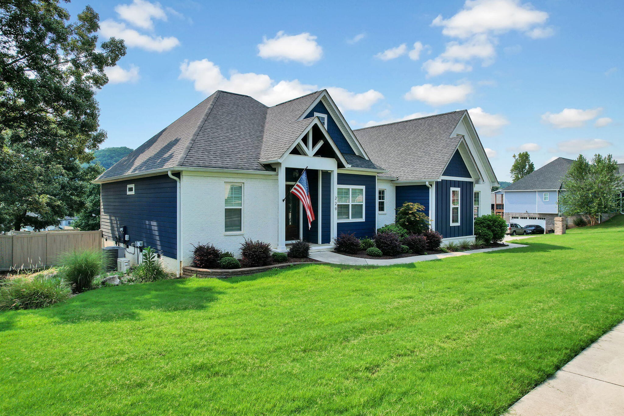229 Eagle Creek Road, NW