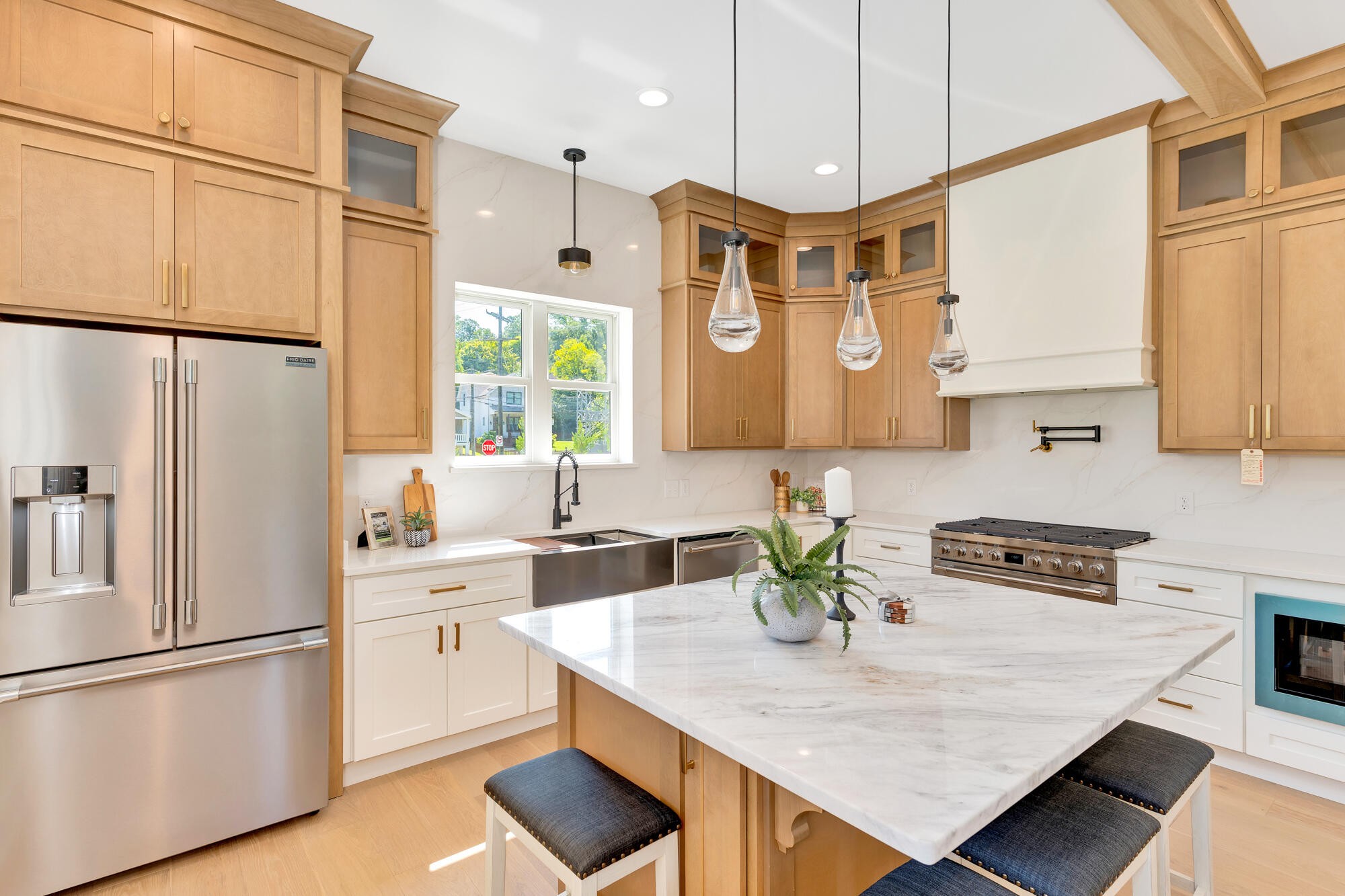 1402 W 55th Street