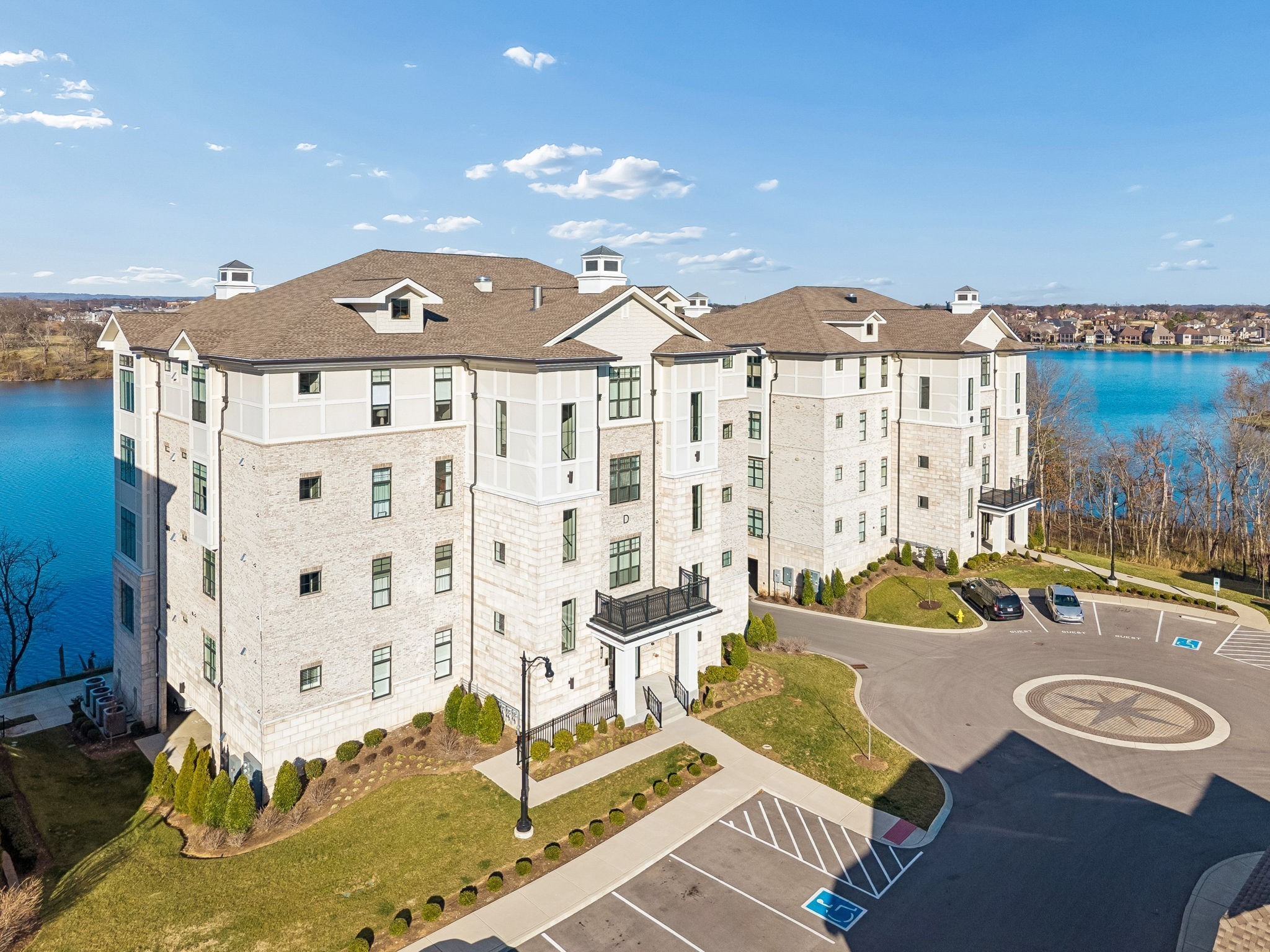 1024 Club View Dr