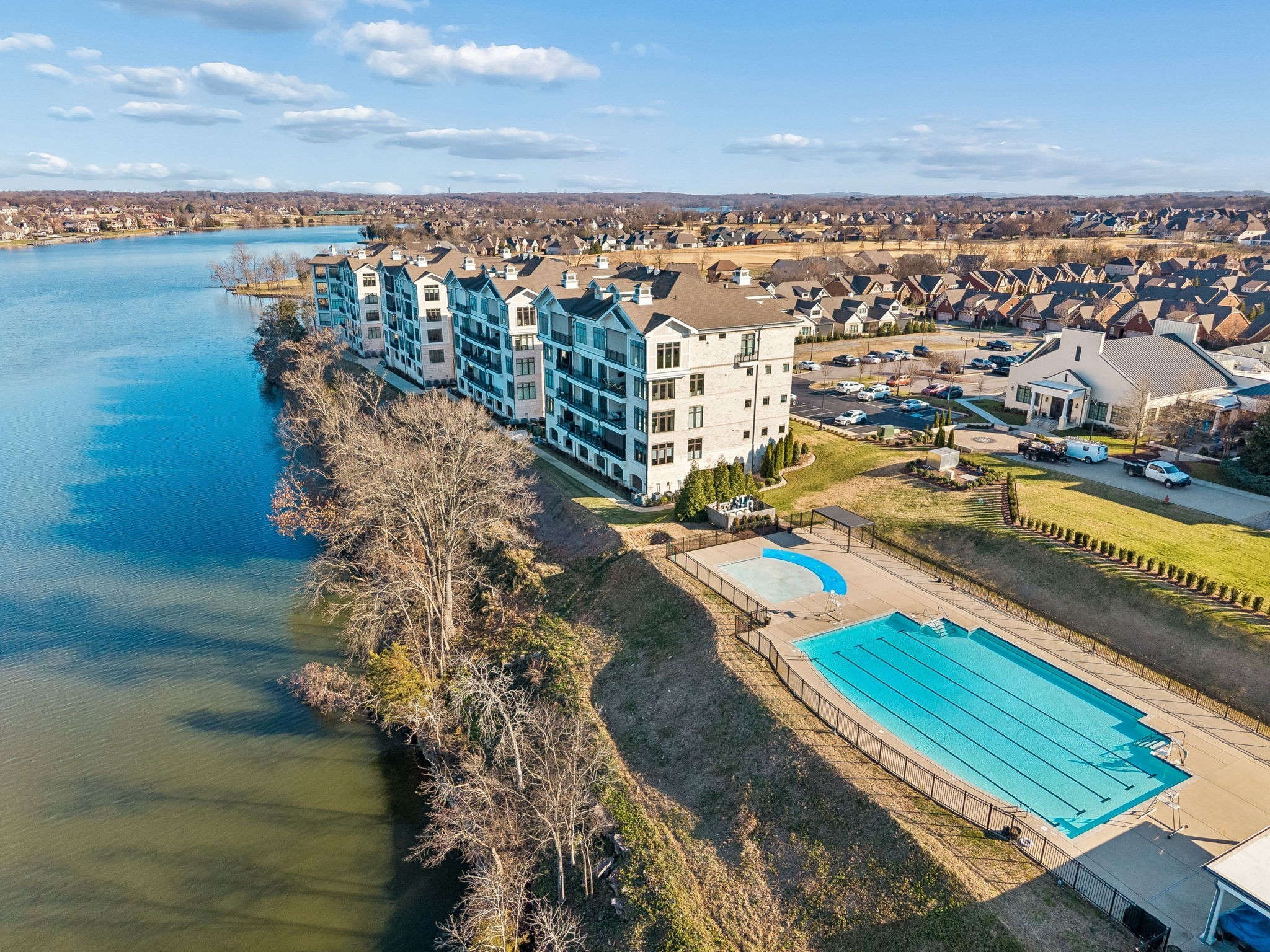 1024 Club View Dr