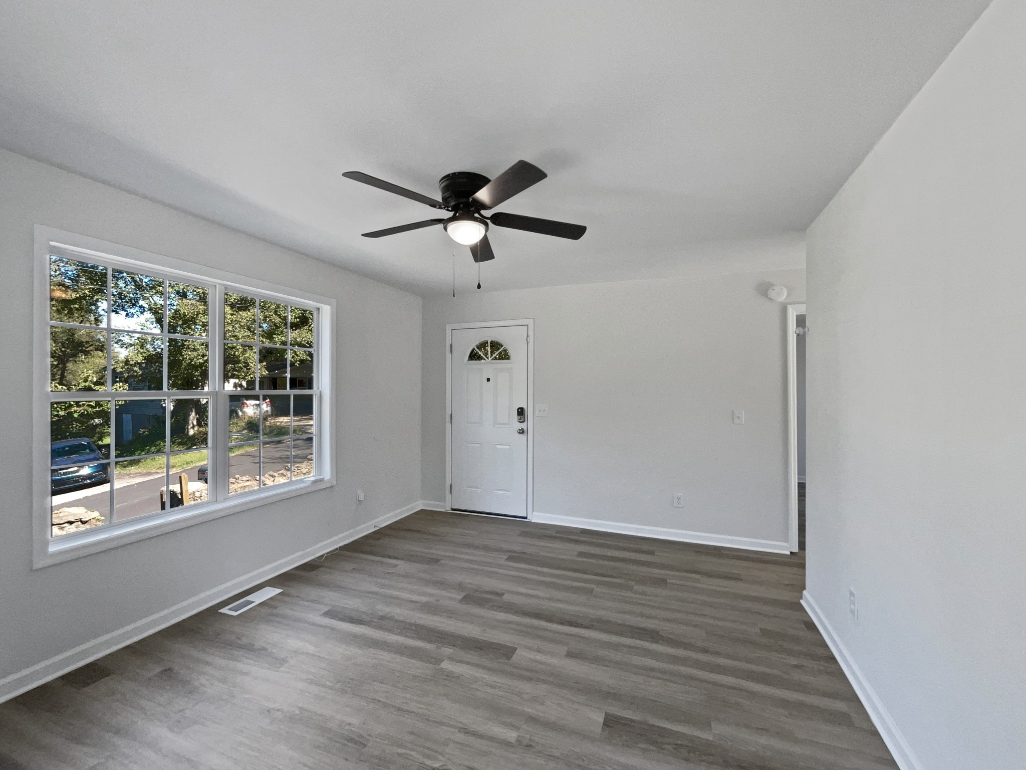 513 W 5th St