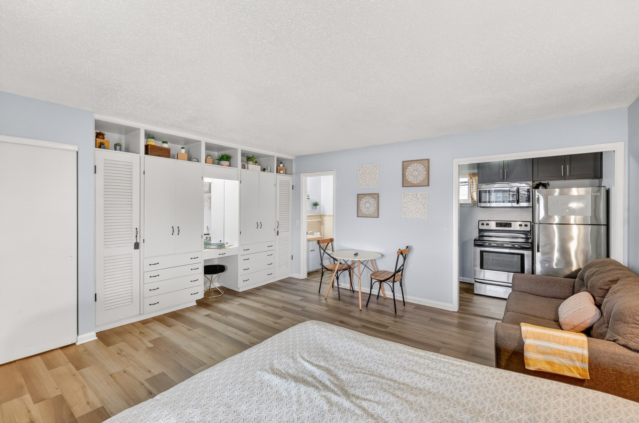 803 Hillview Hts