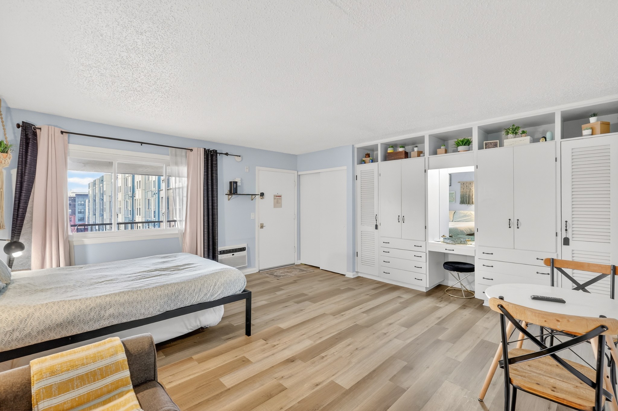 803 Hillview Hts