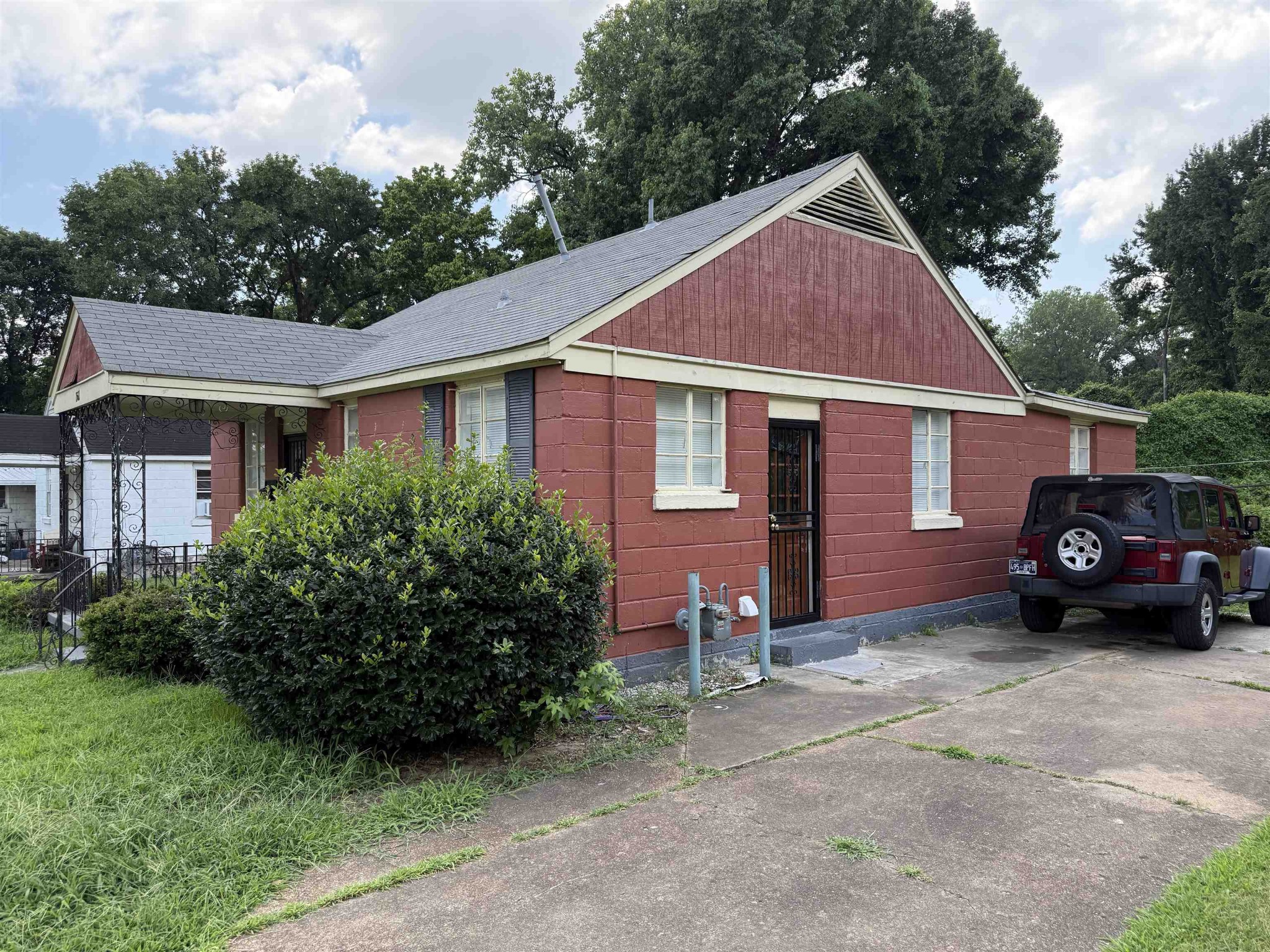 1561 W DIANNE CIR