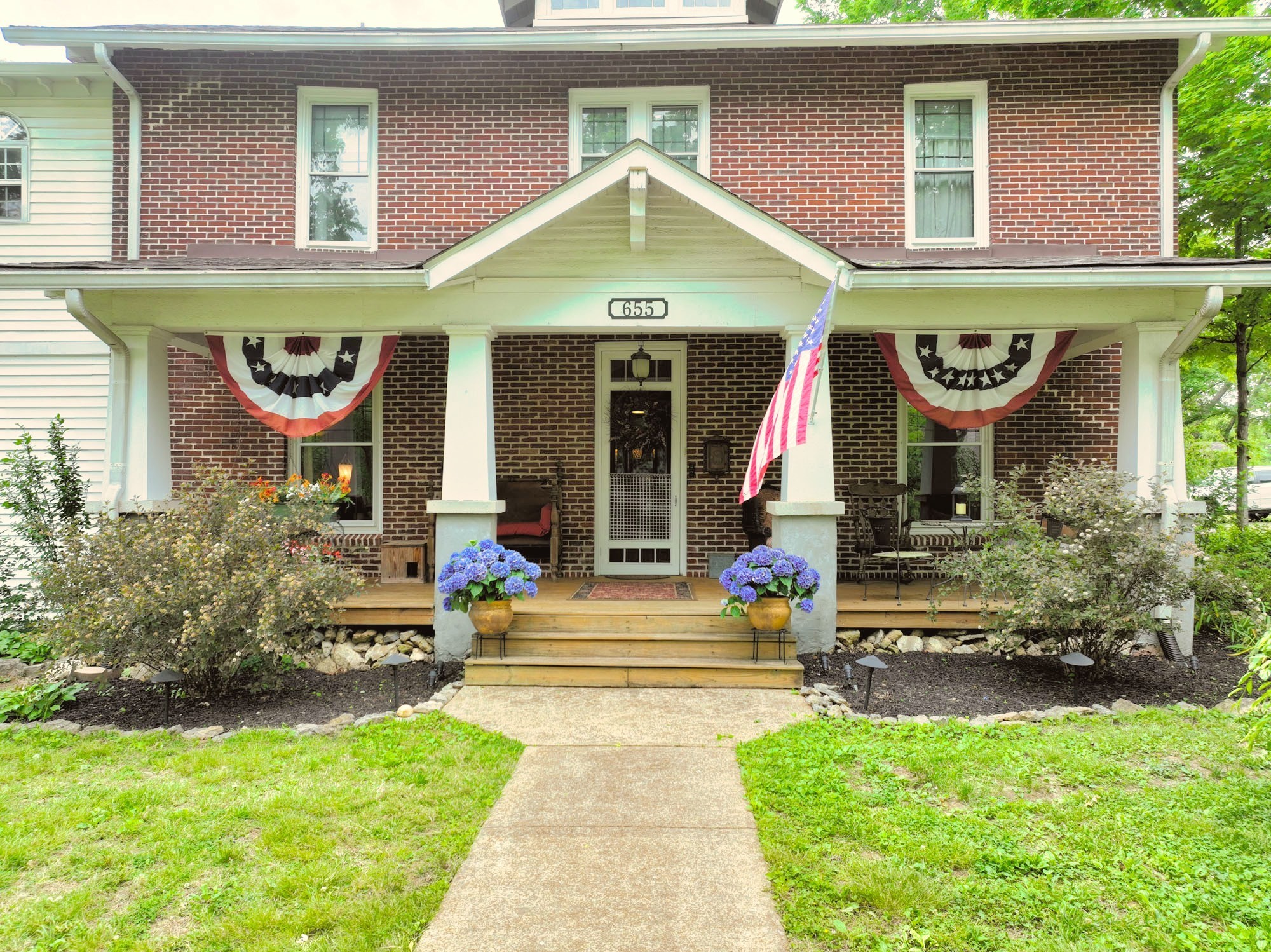 655 E Main St