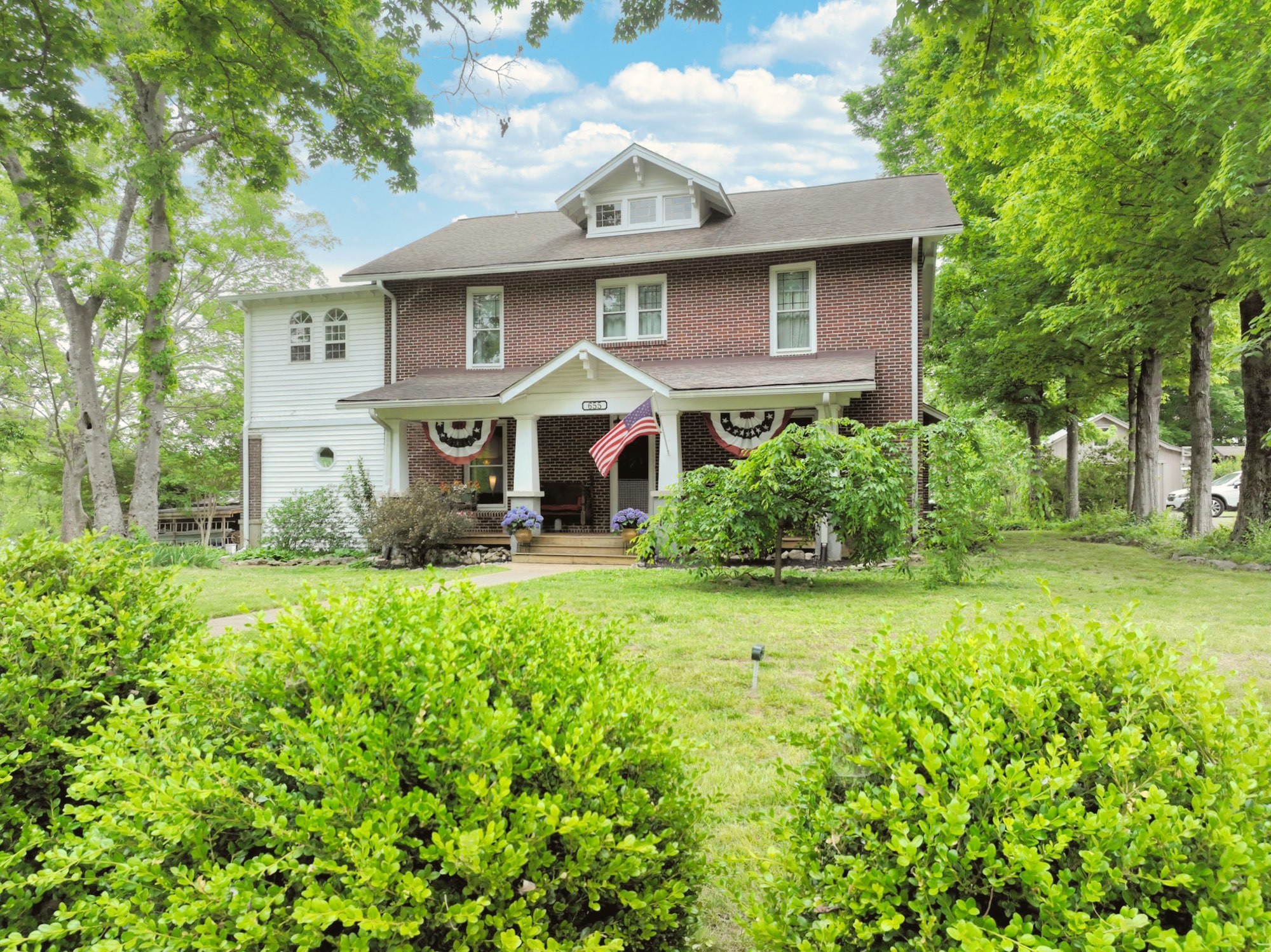 655 E Main St