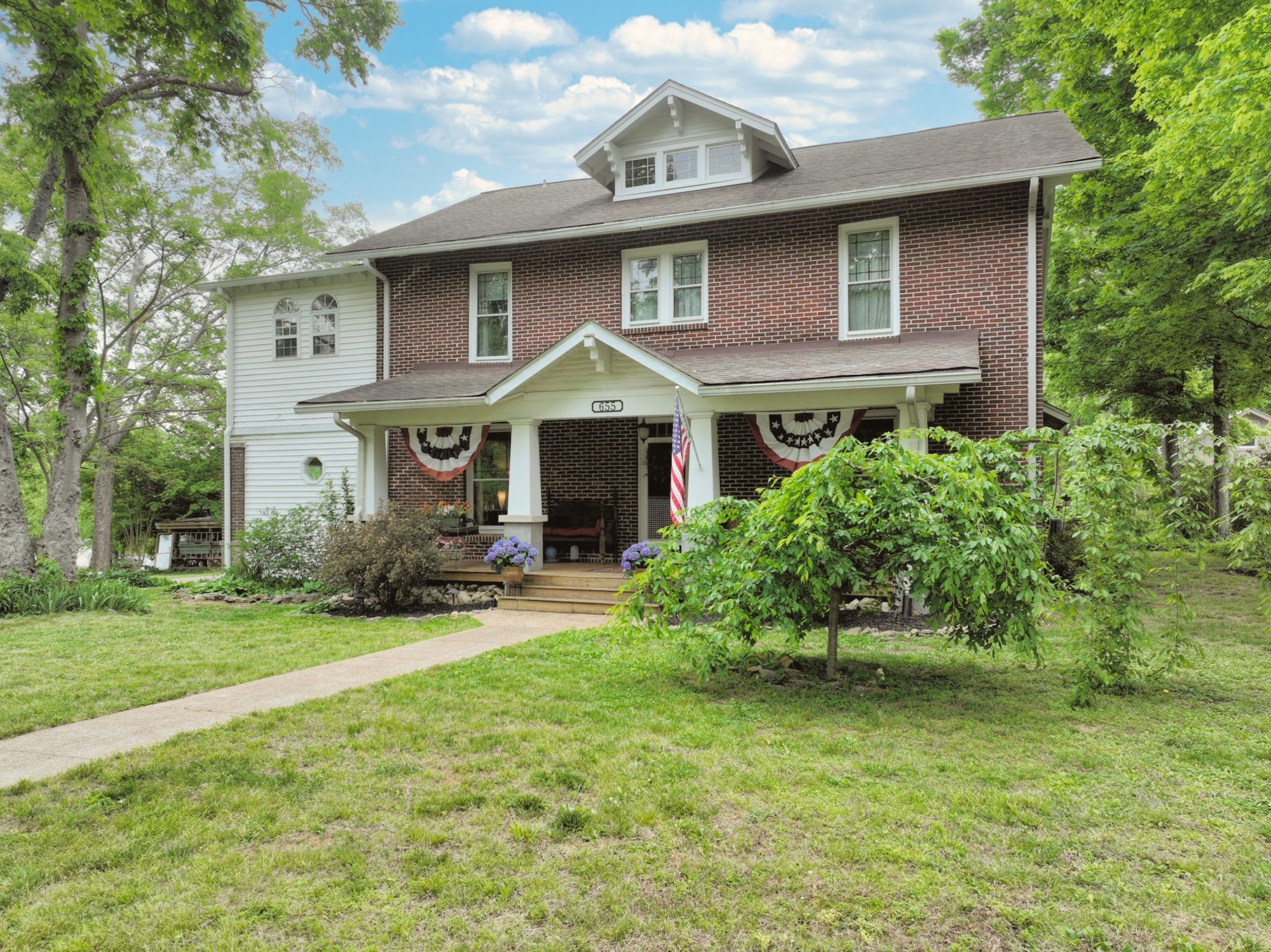 655 E Main St