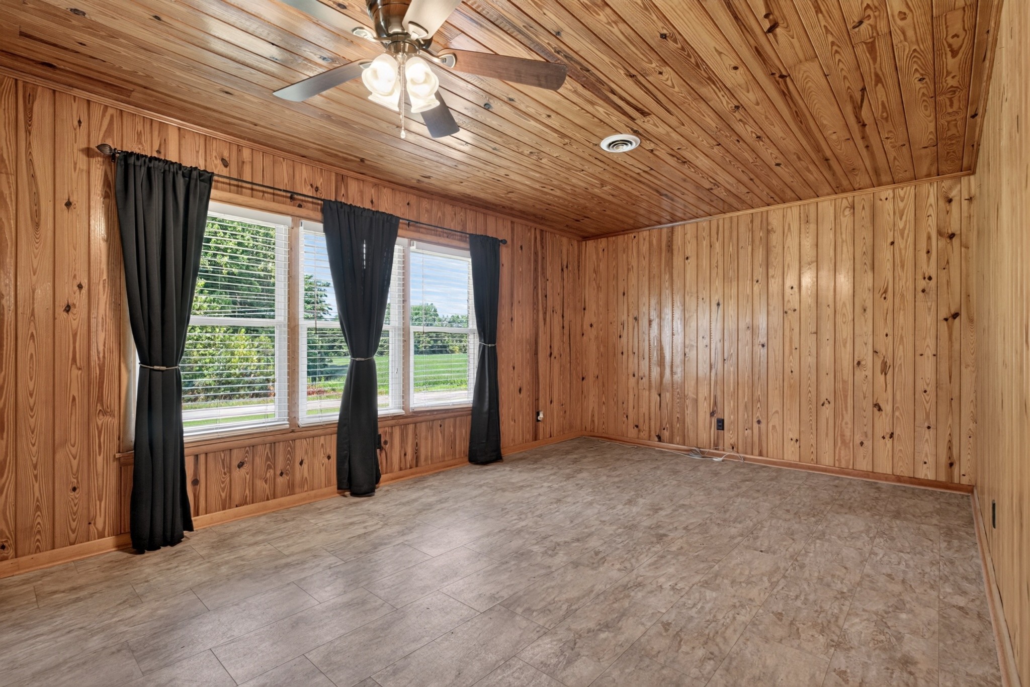 8997 Holmes Creek Rd