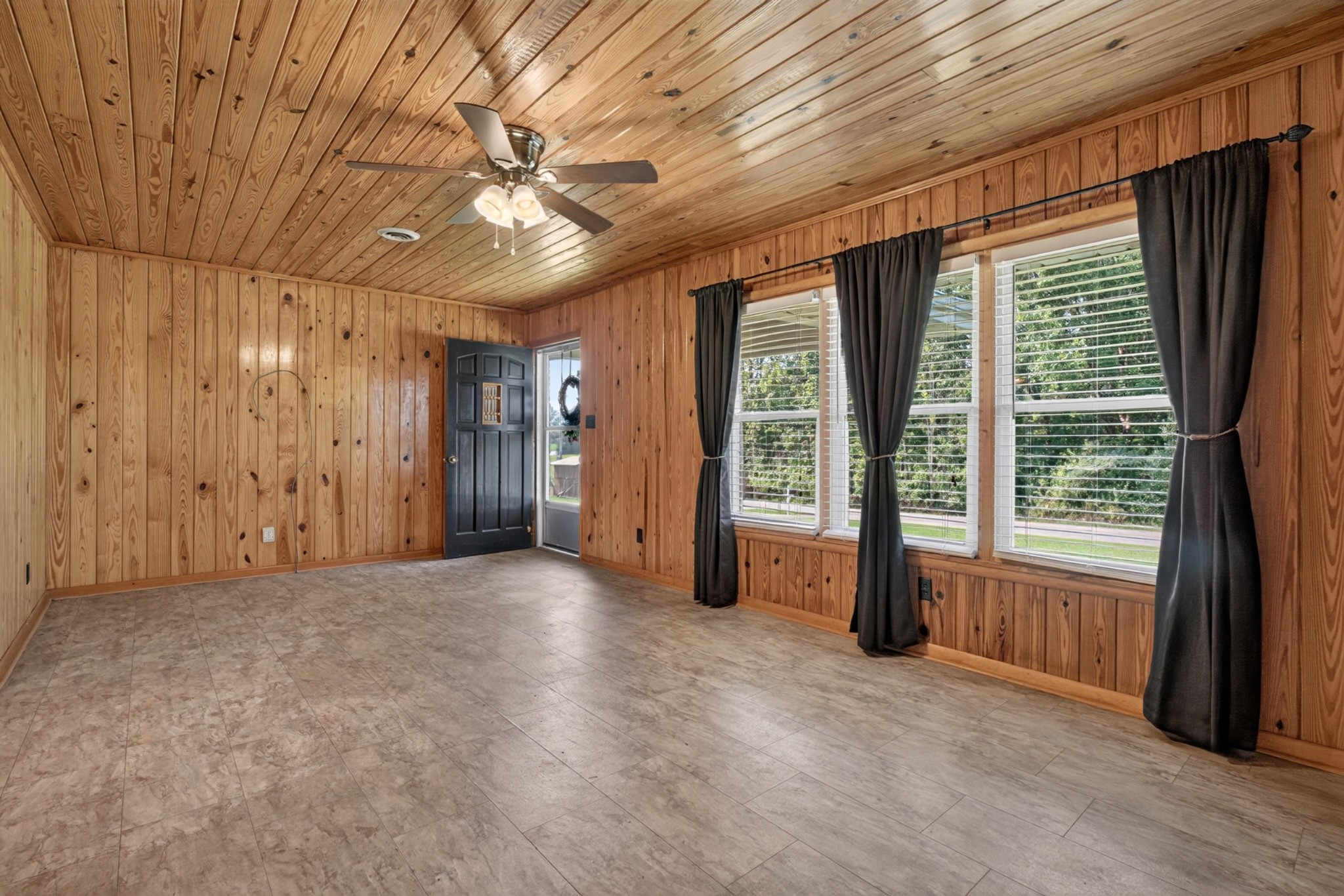 8997 Holmes Creek Rd