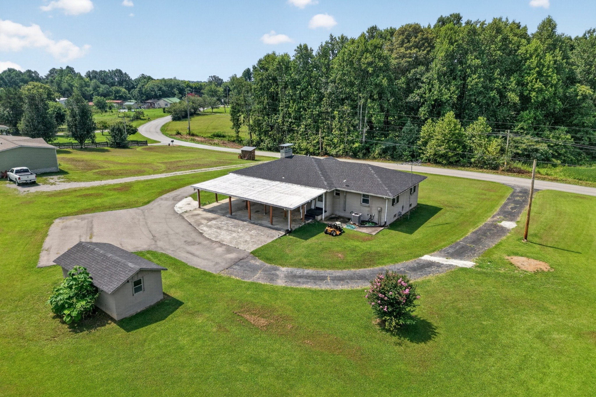8997 Holmes Creek Rd