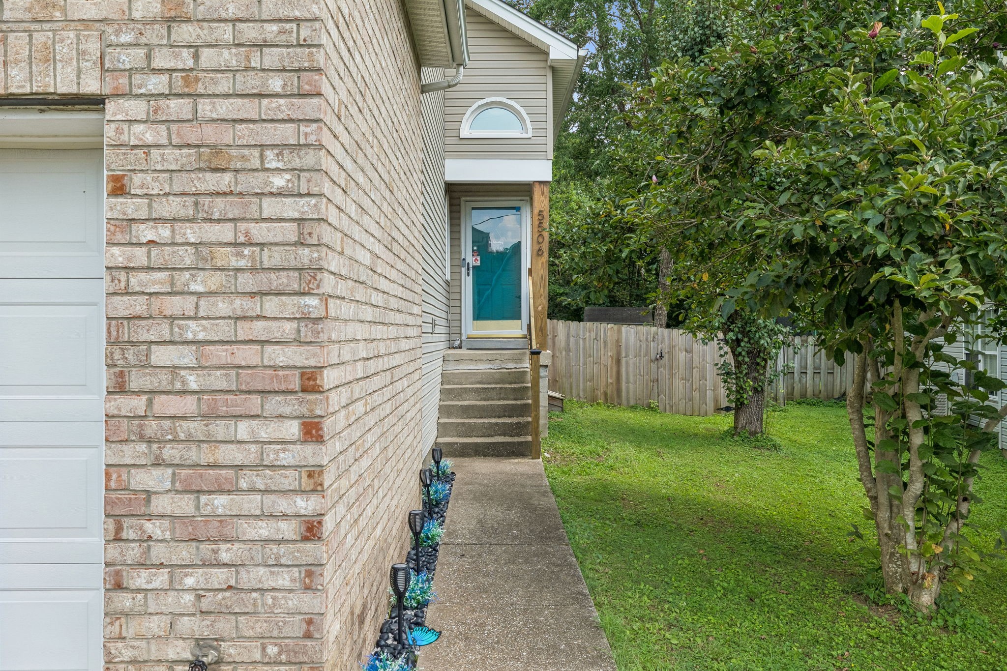 5506 Knollcrest