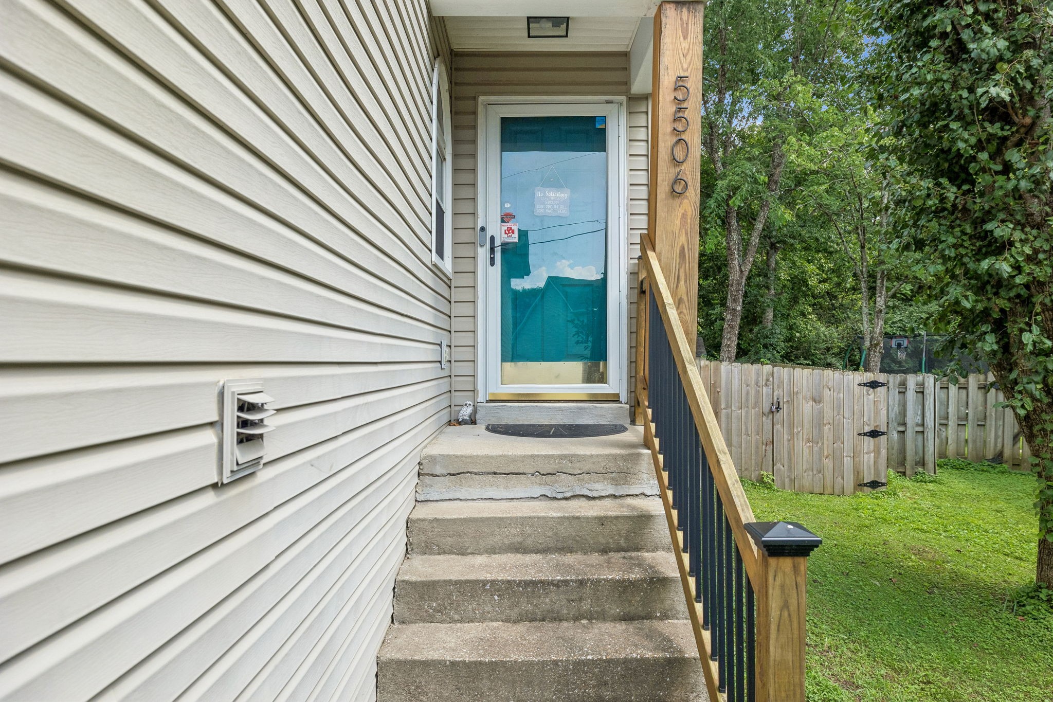 5506 Knollcrest