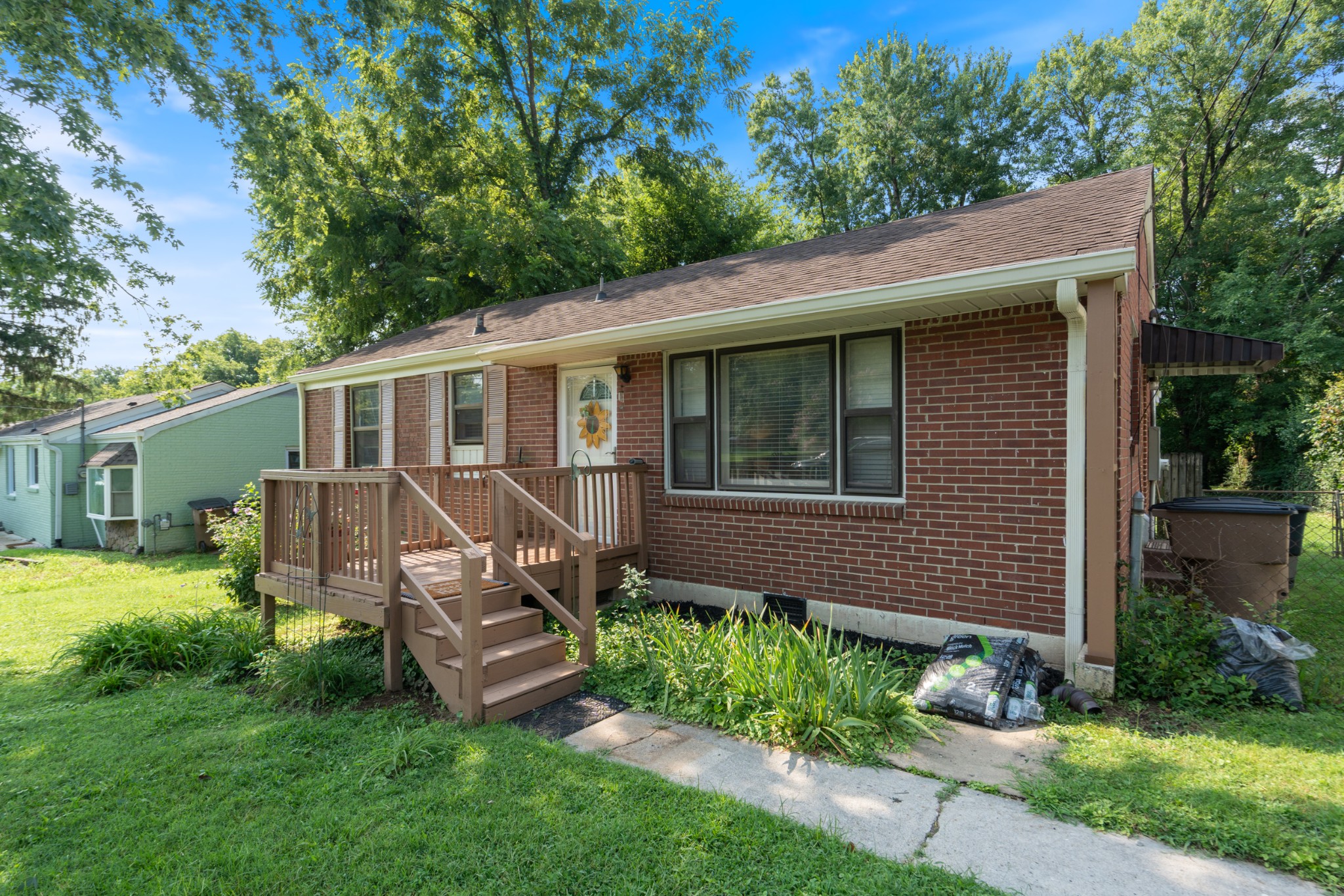 2925 Lakeland Dr