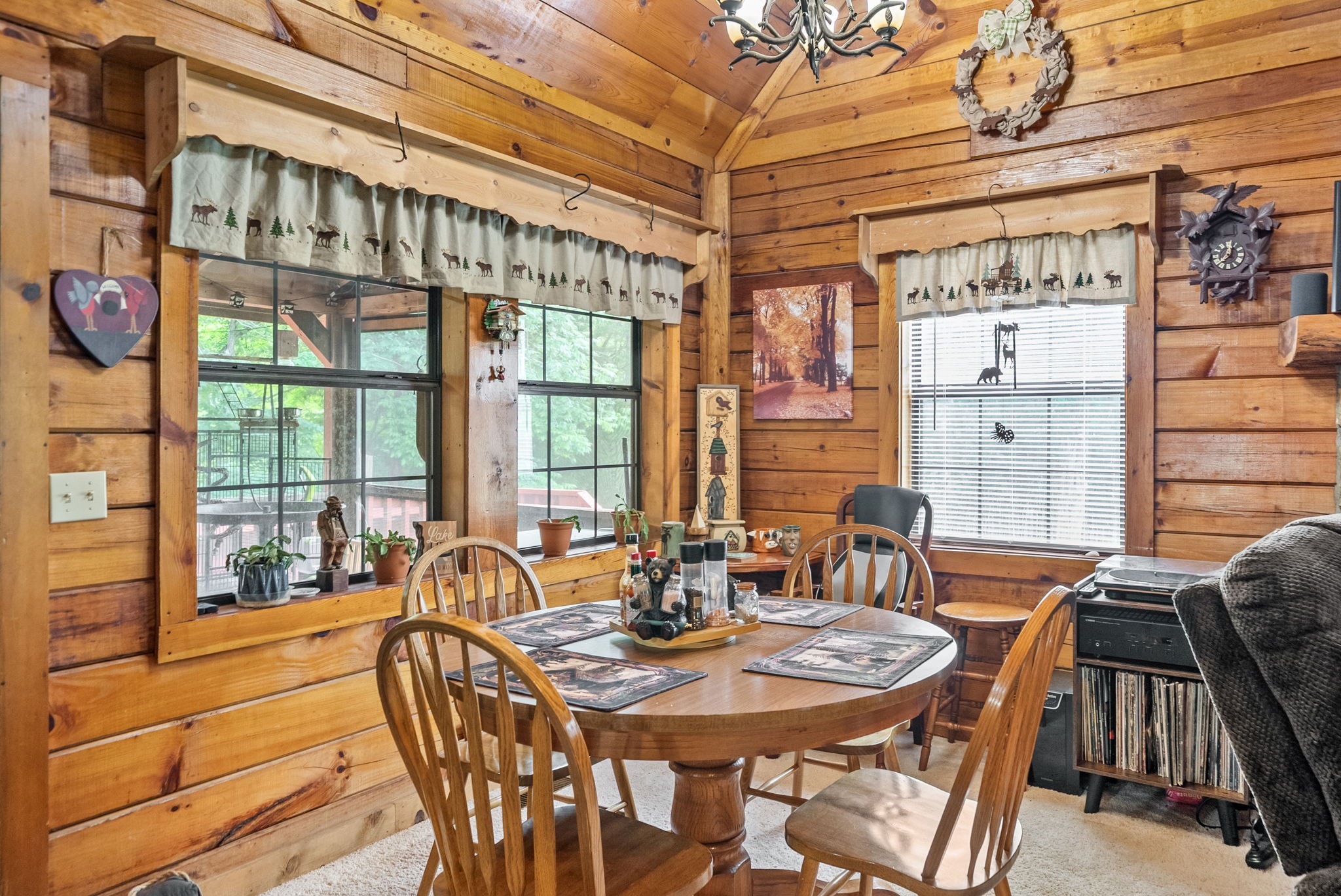 208 Lakeshore Dr