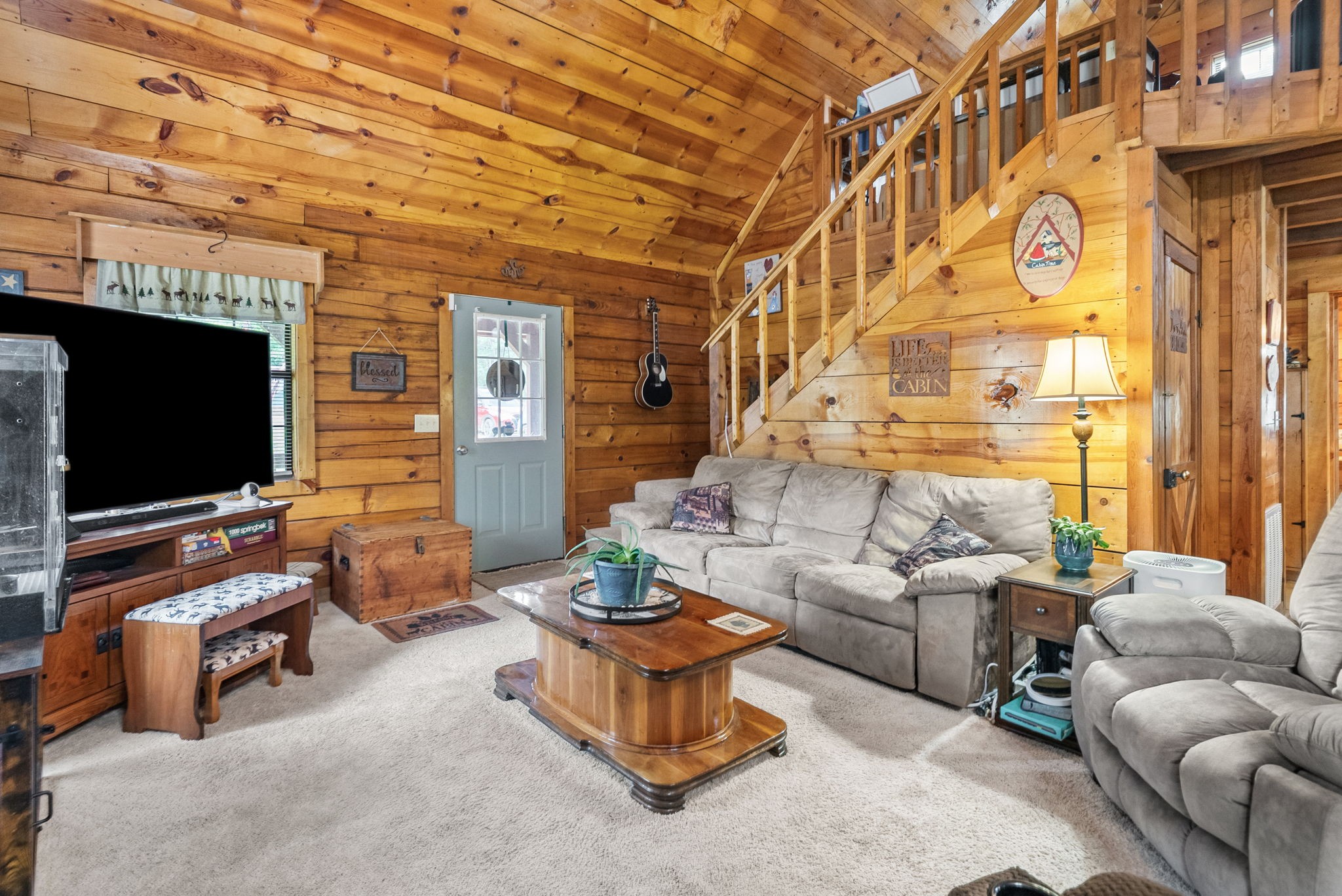 208 Lakeshore Dr