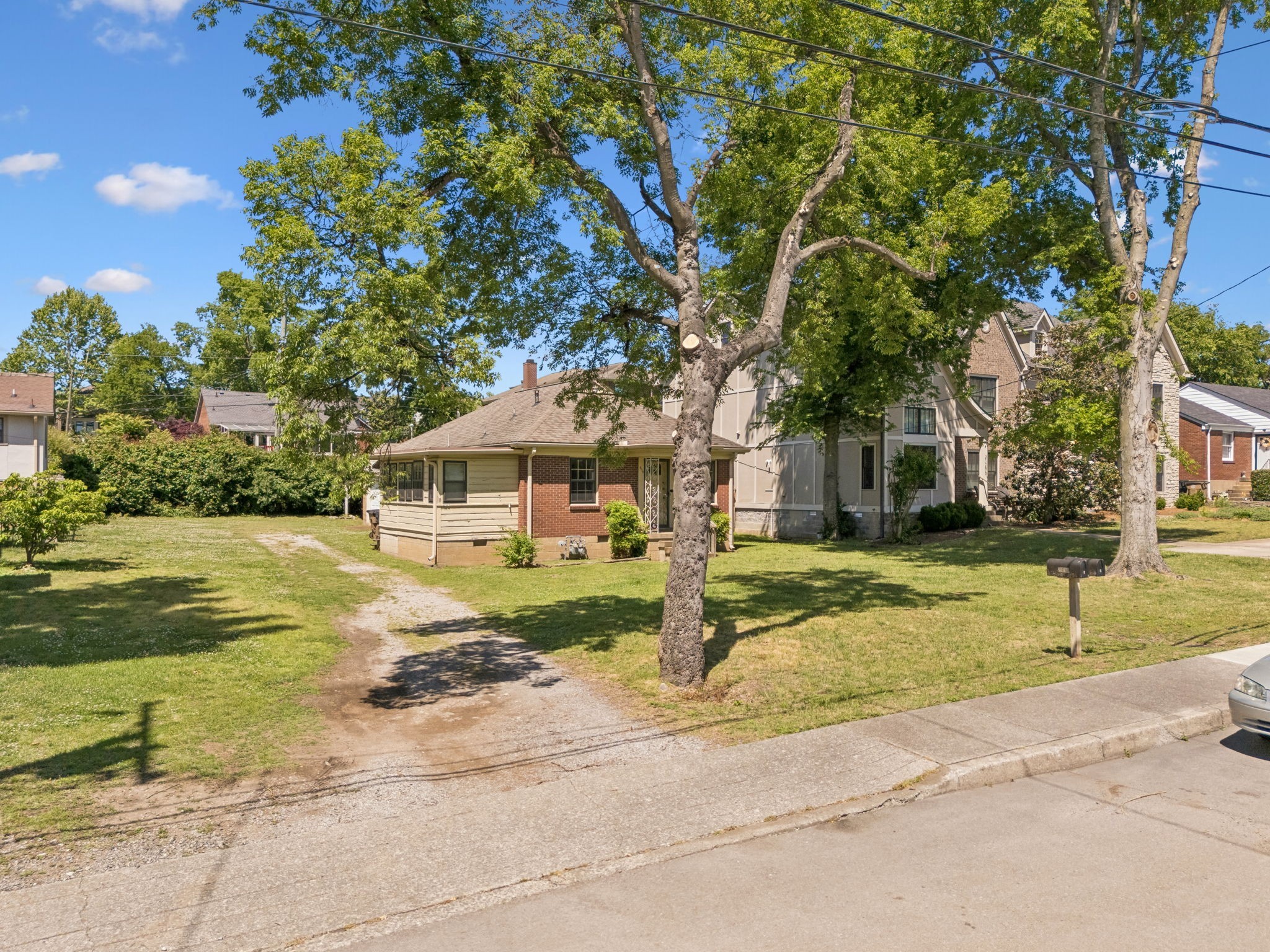 2110A W Linden Ave