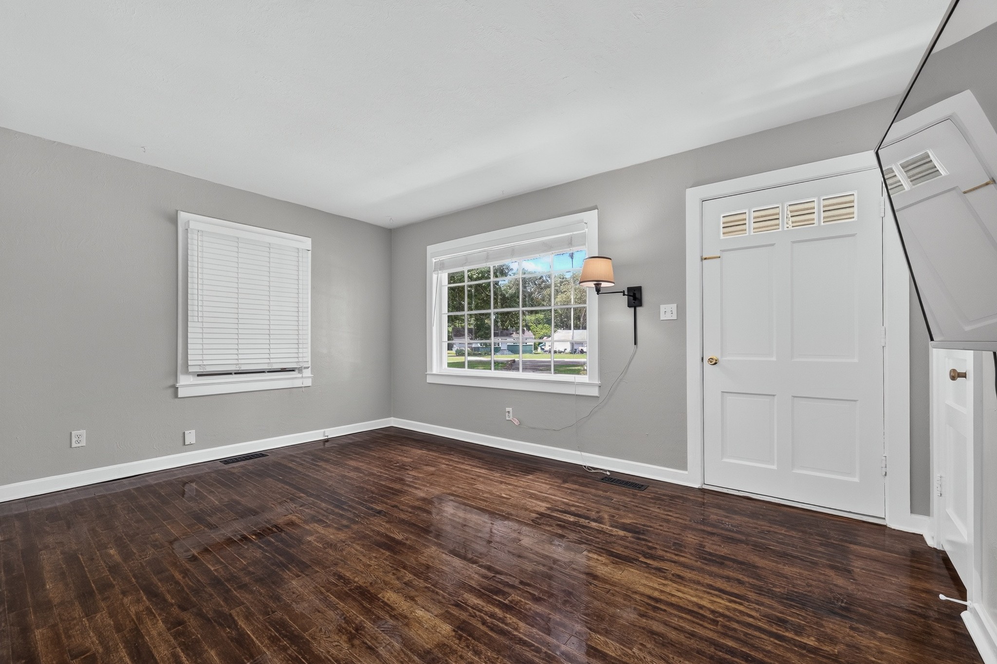 907 Woodland Ct