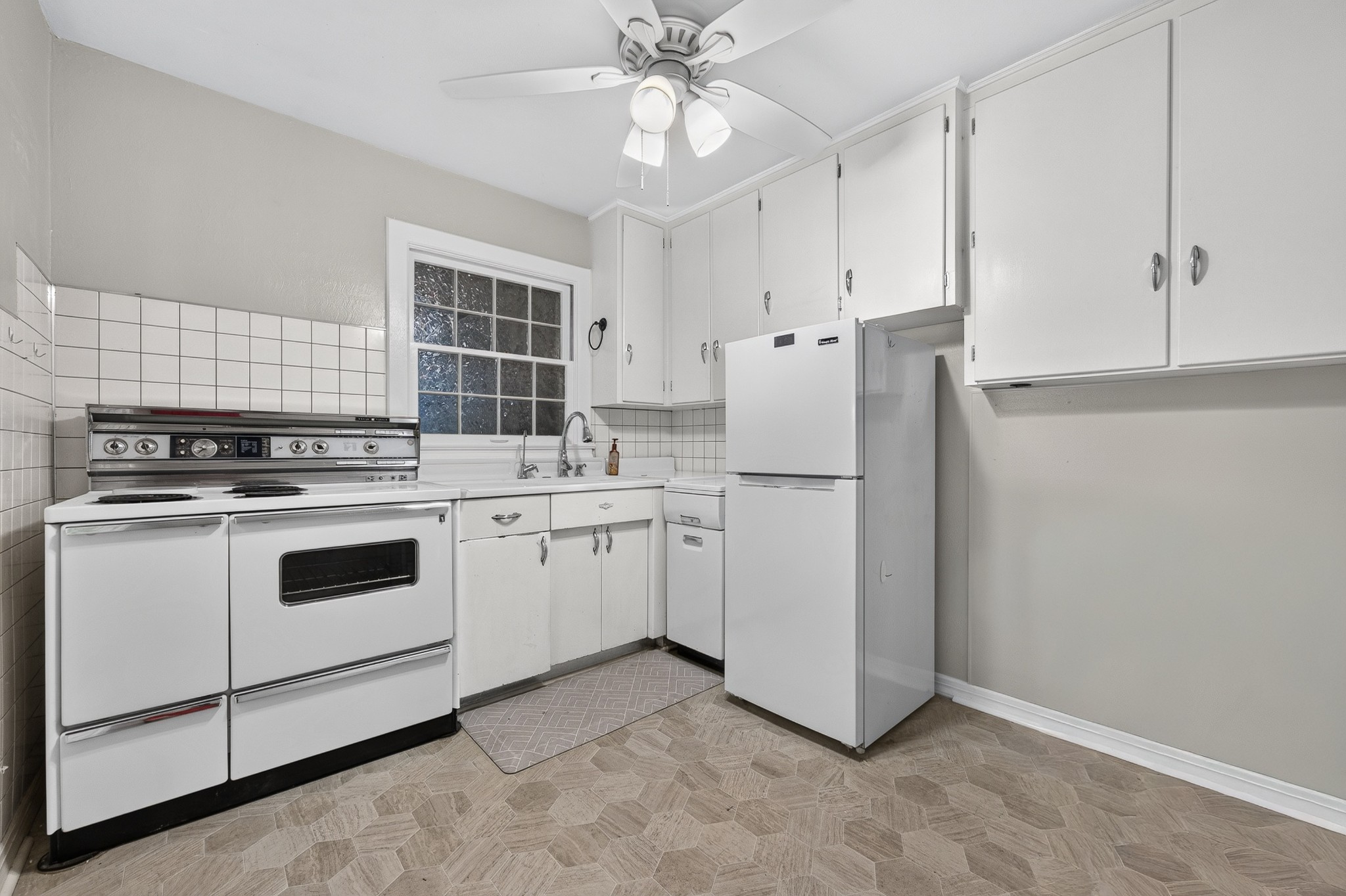 907 Woodland Ct