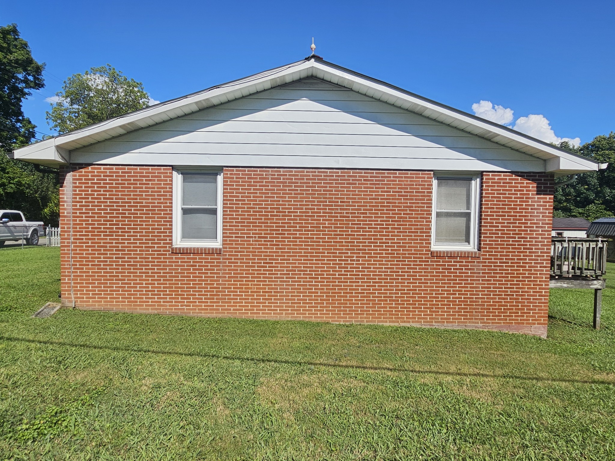 299 Mountain St