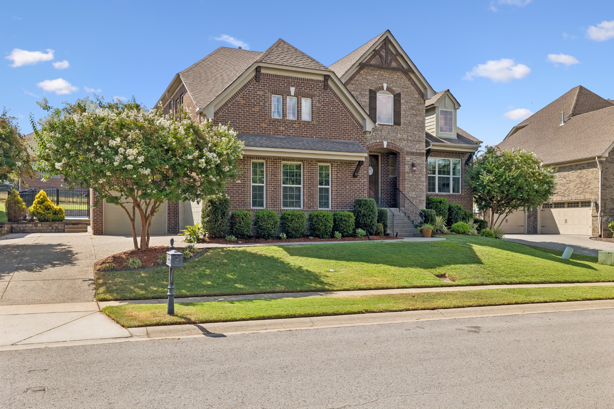 2112 Belsford Dr