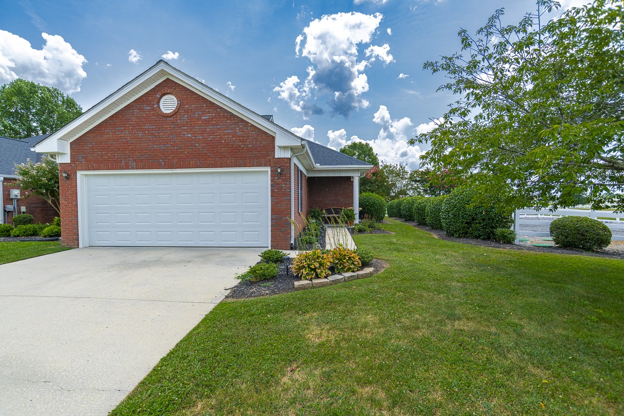 102 Horseshoe Ct