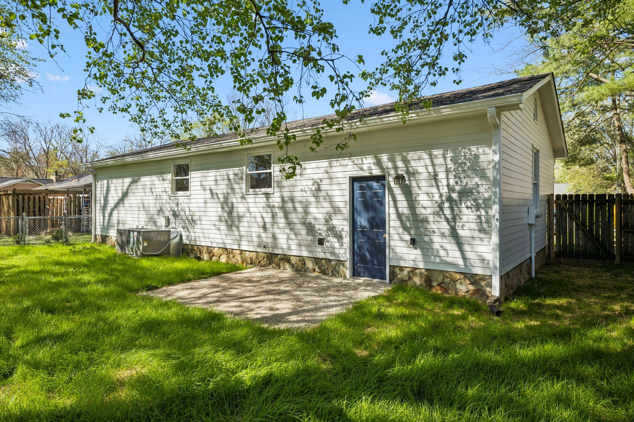 1910 Redbud Ct