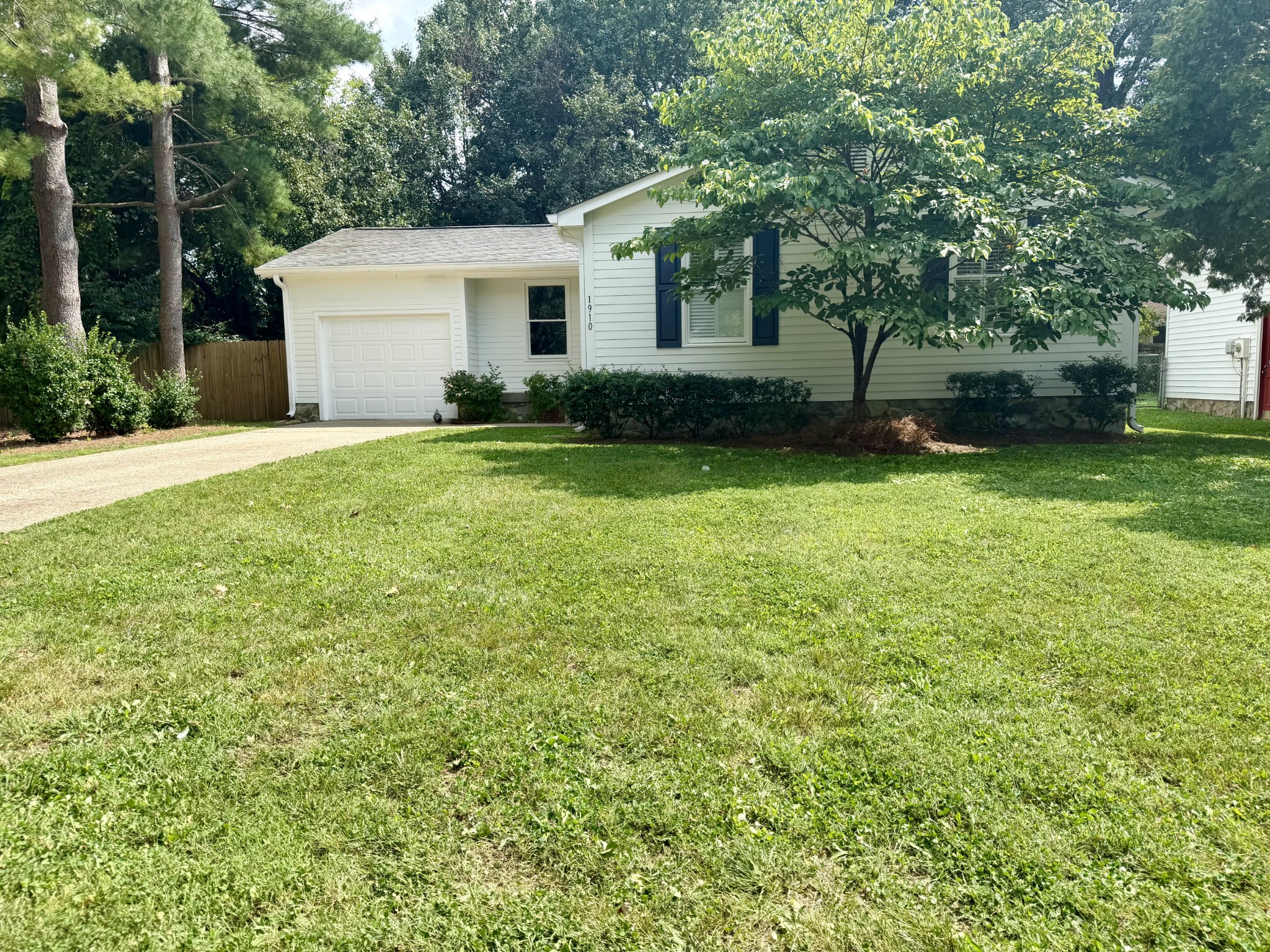 1910 Redbud Ct