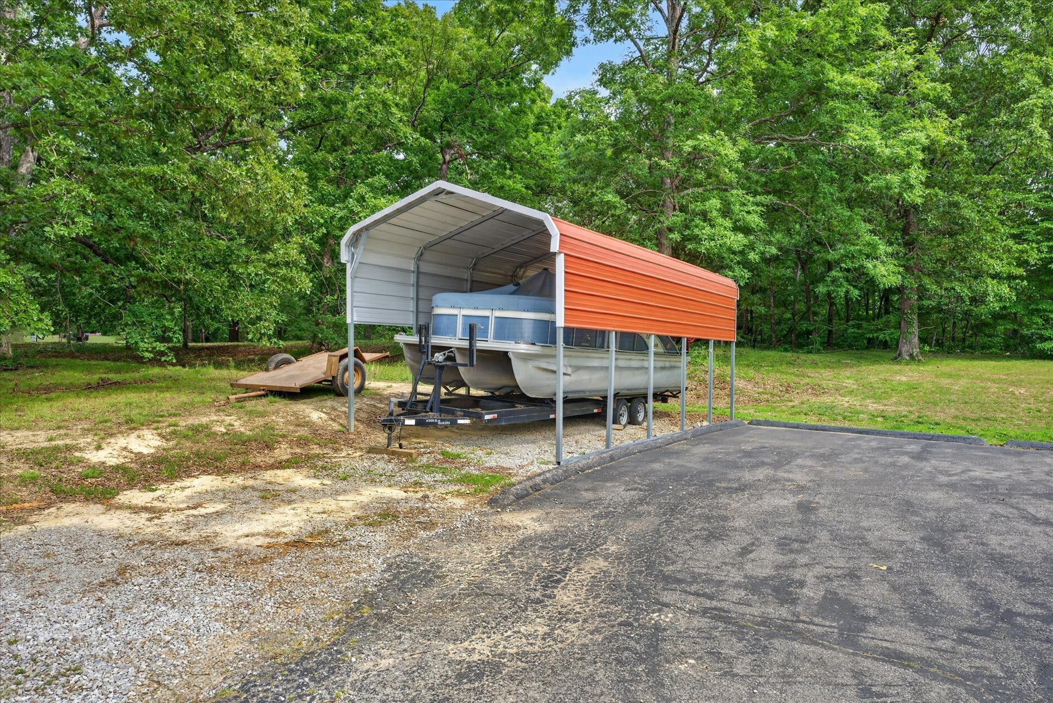 1649 N Main St