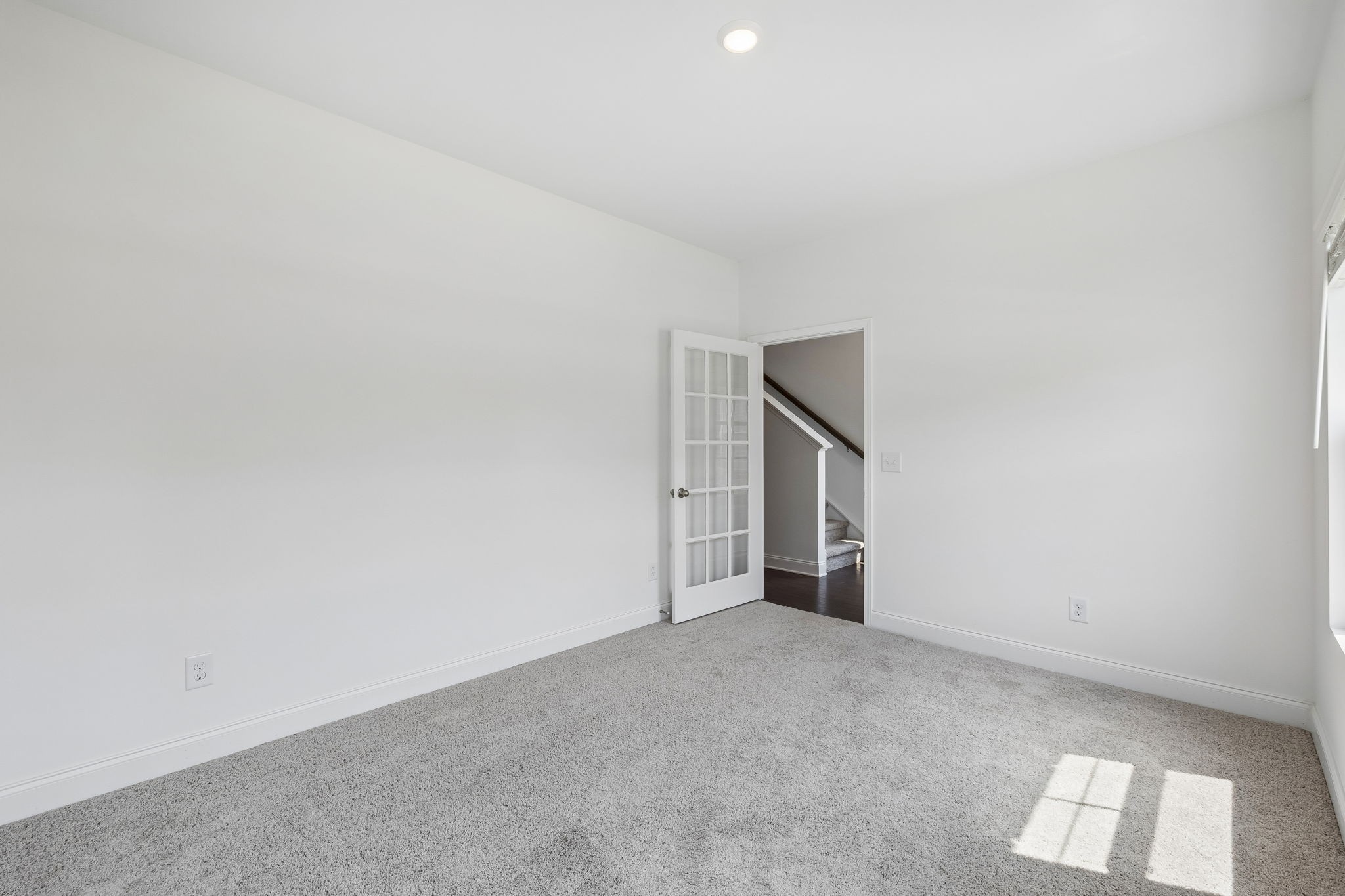 977 Nance Ln