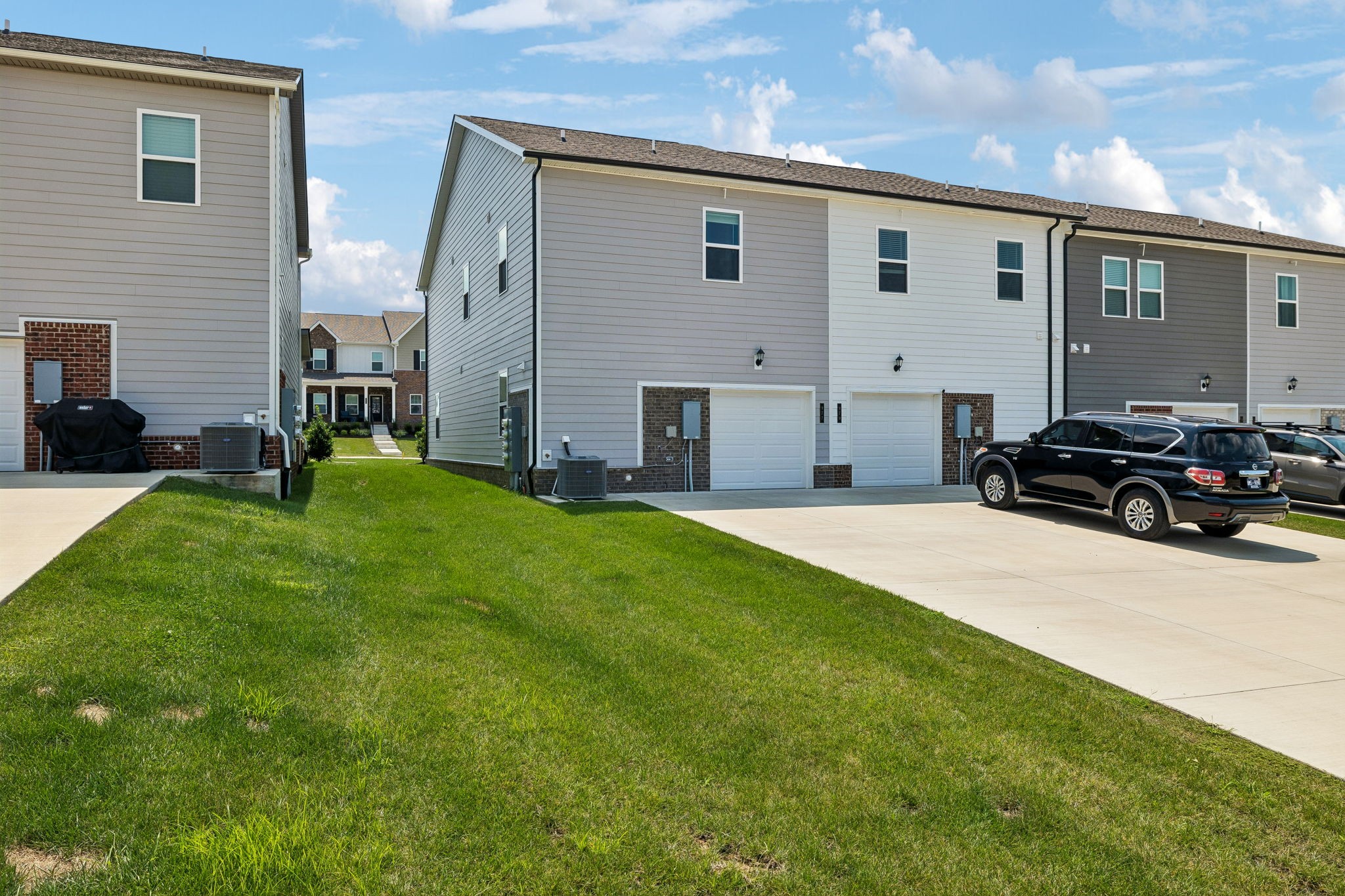 977 Nance Ln