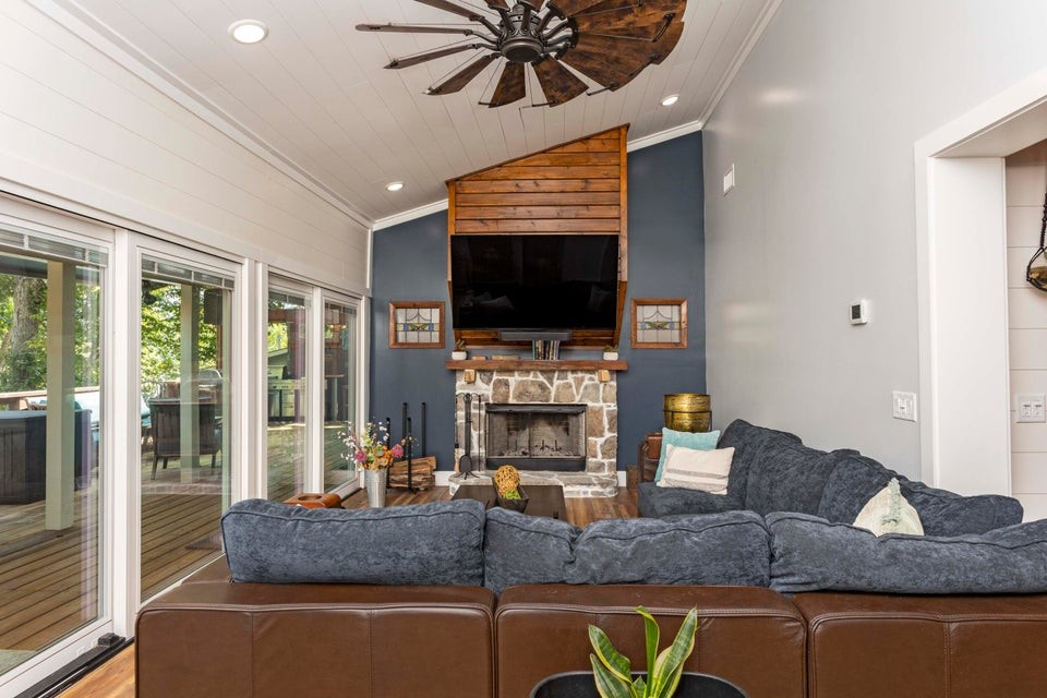 7421 Savannah Dr