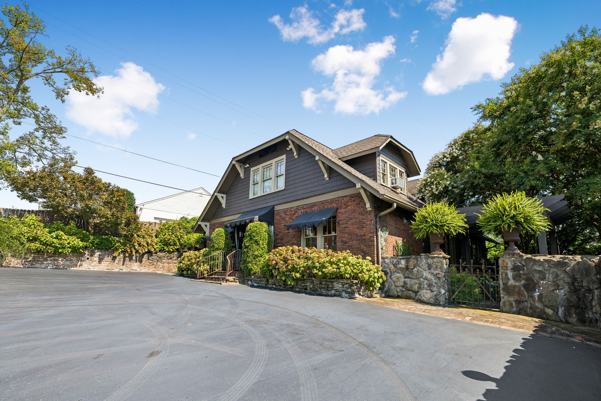 707 Inverness Ave