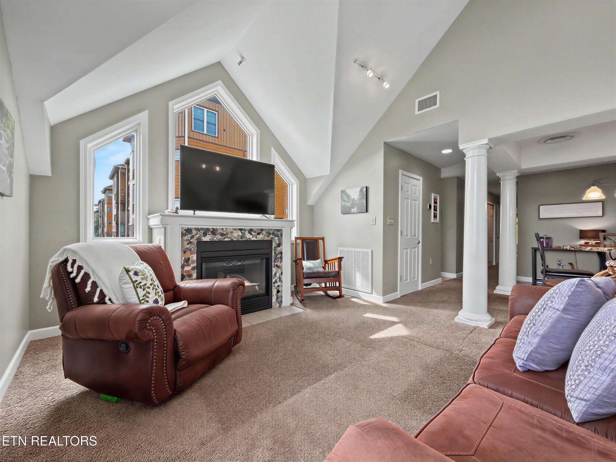 609 River Place Way