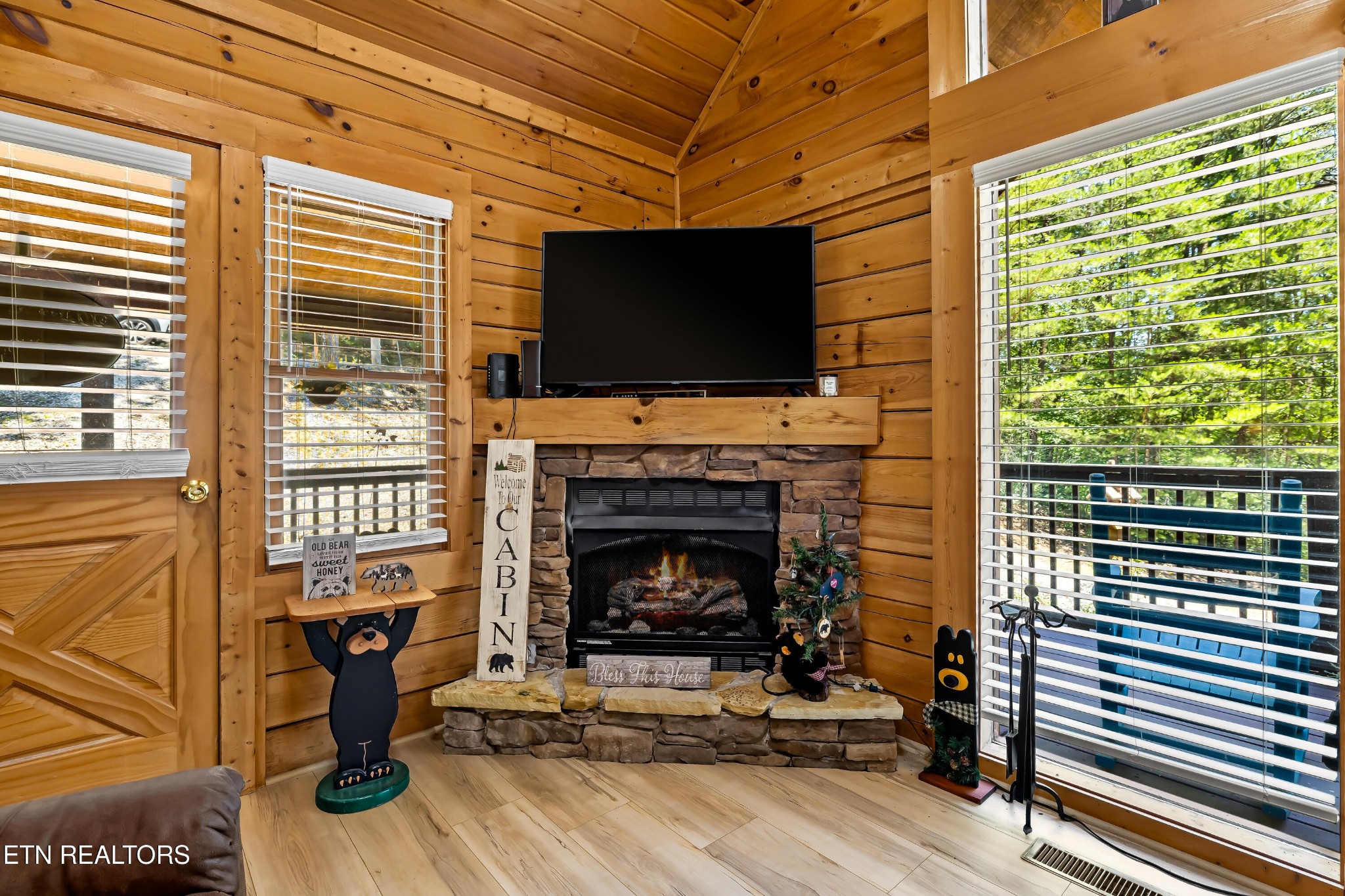 3447 Dogwood Circle