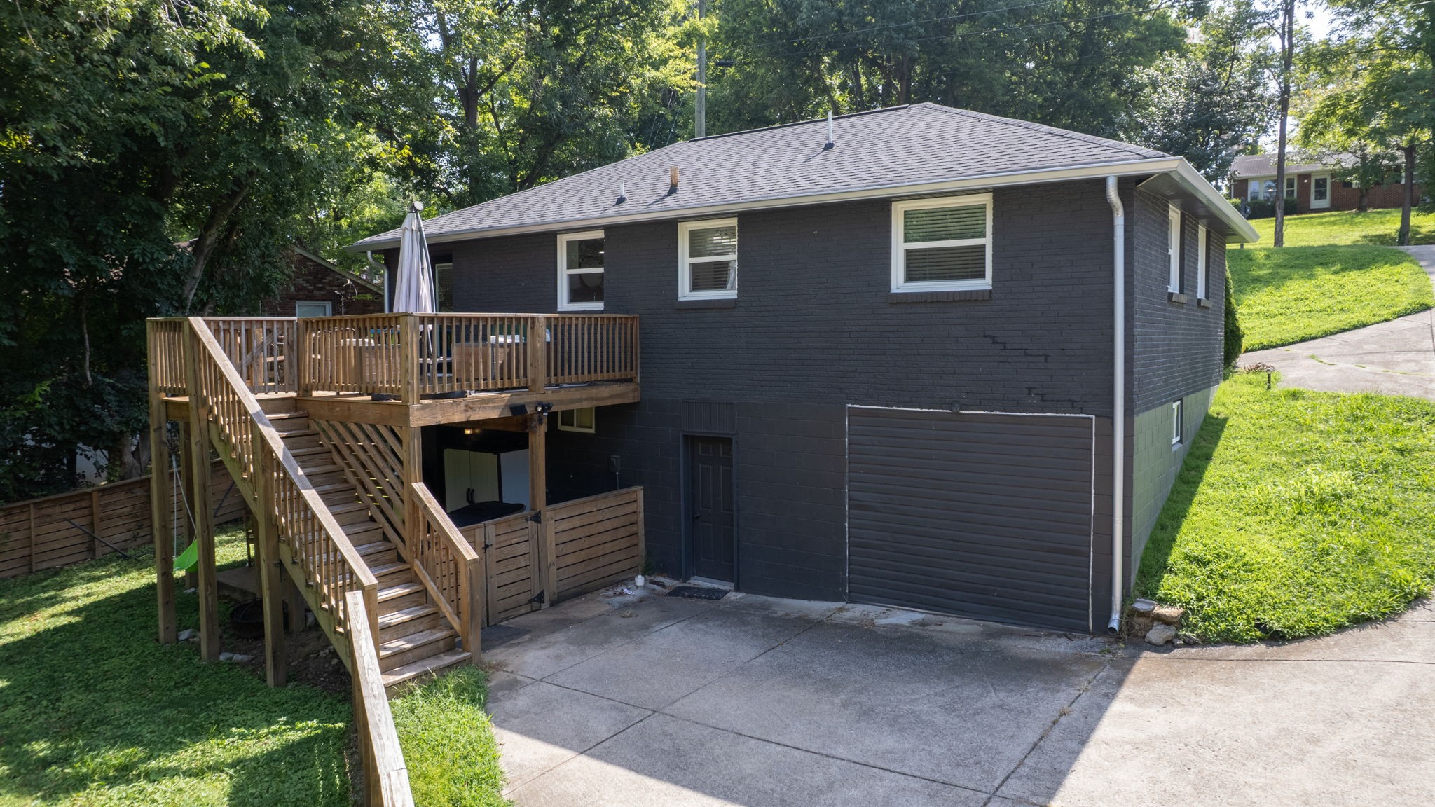 3911 Creekside Dr