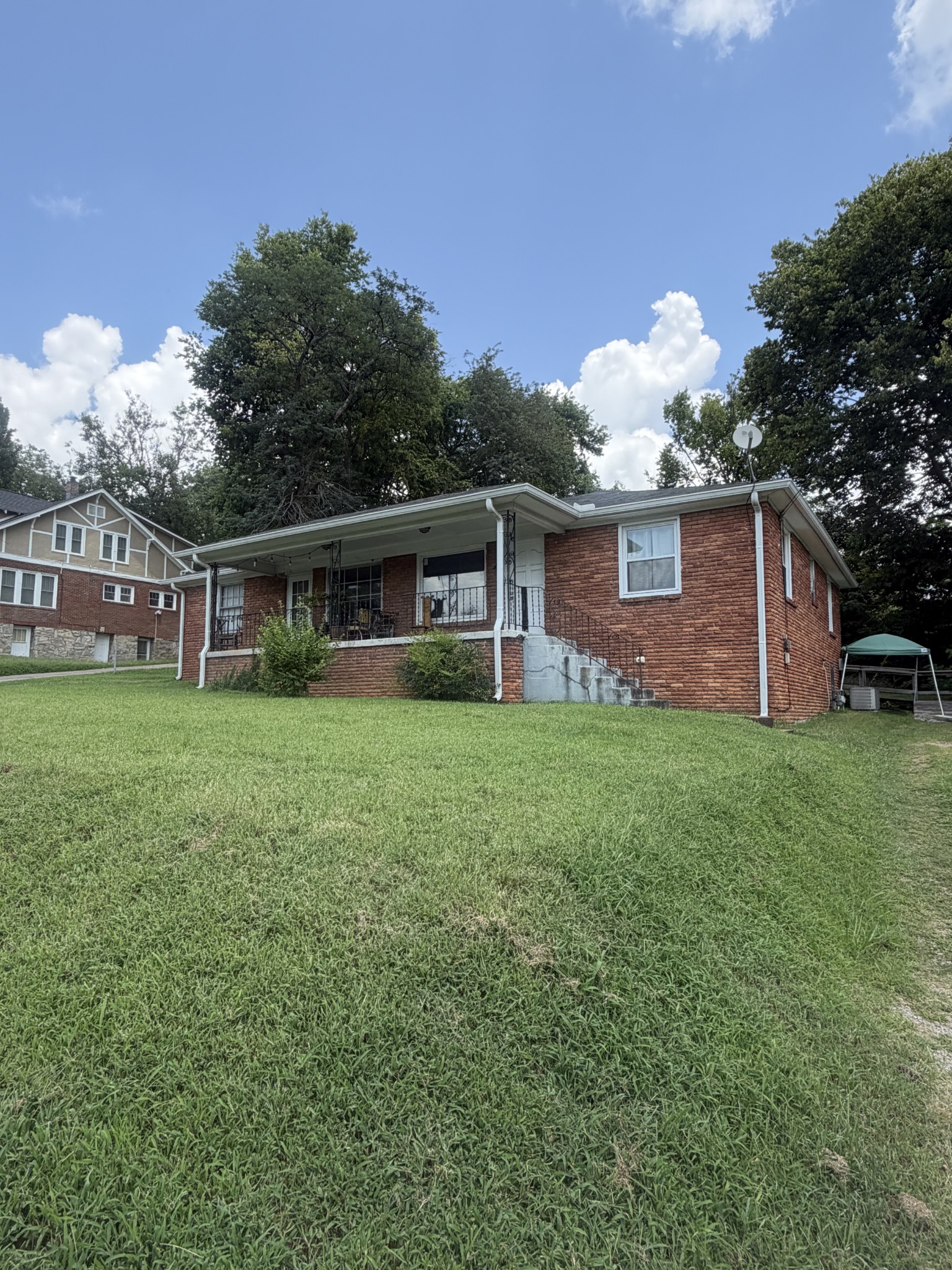 1706 Gale Ln