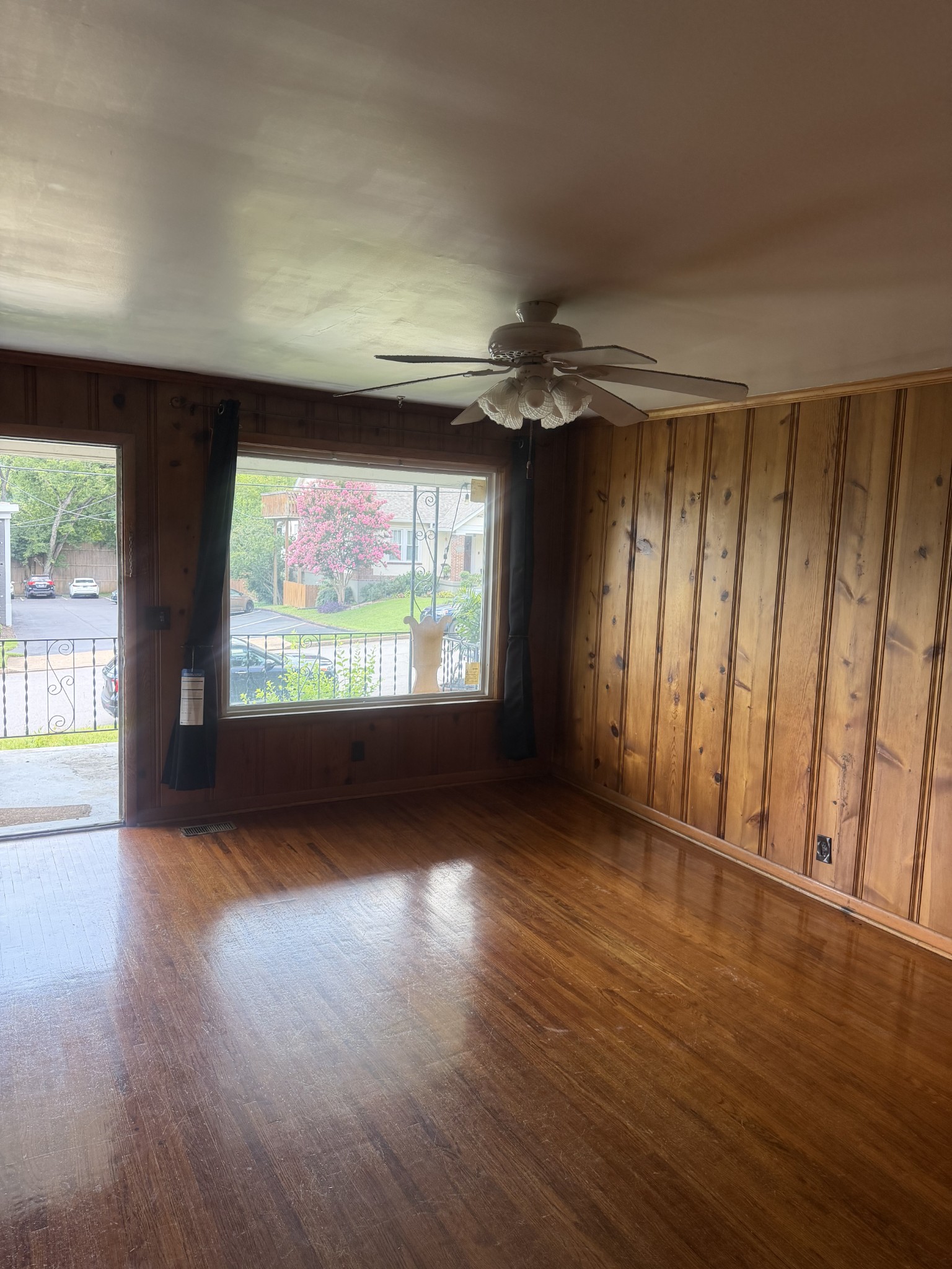 1706 Gale Ln